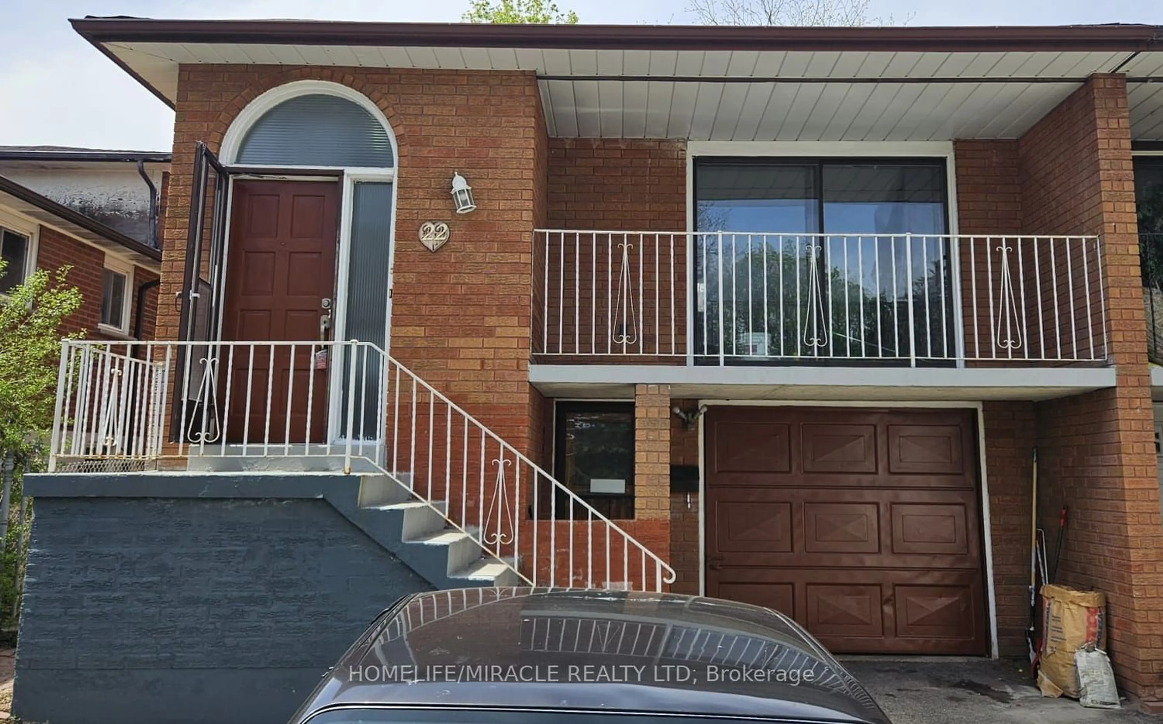 Home with brick exterior material for 22 Major Oaks Dr, Brampton Ontario L6V 3K2