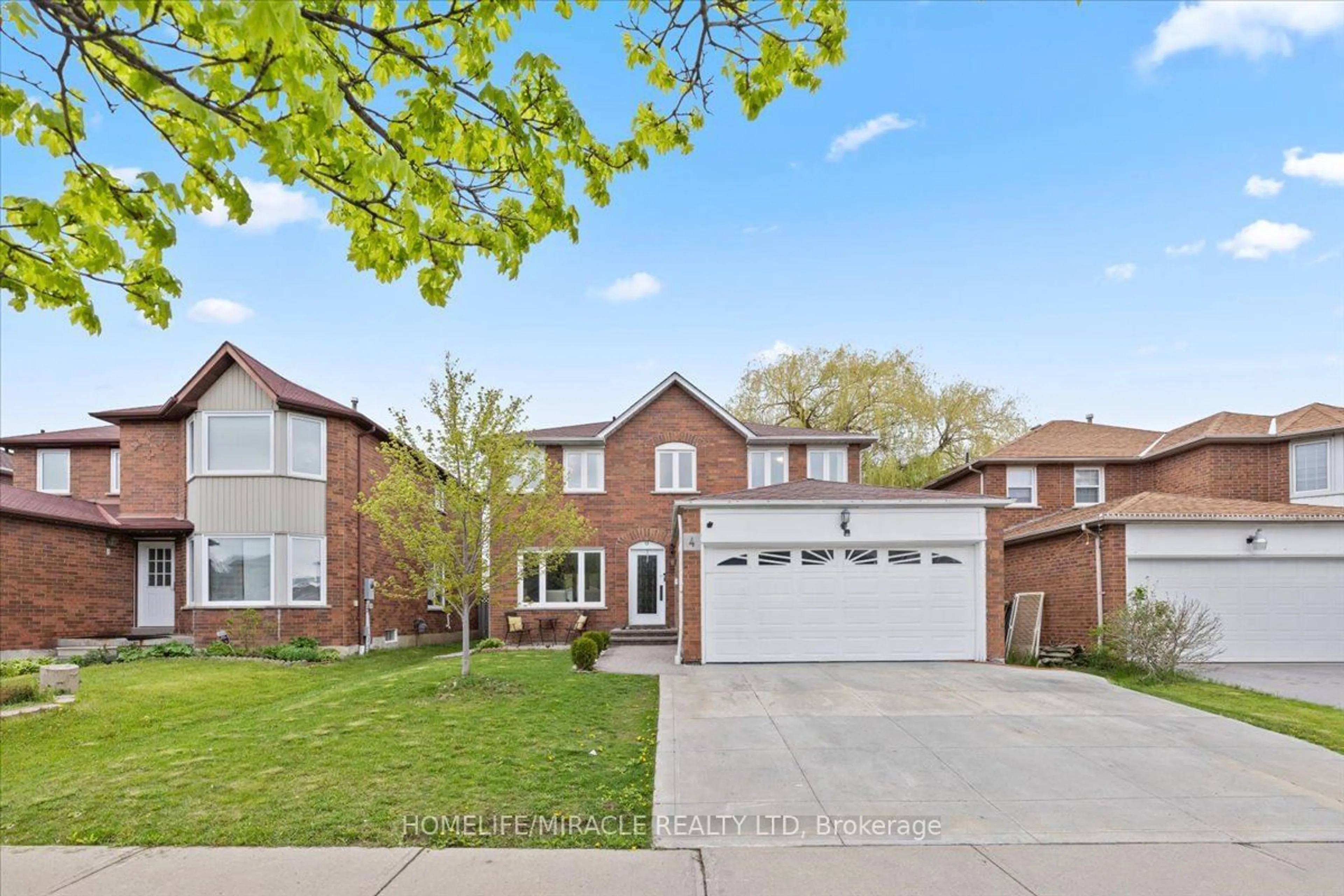 Frontside or backside of a home for 4 Nasmith St, Brampton Ontario L6S 4Y7