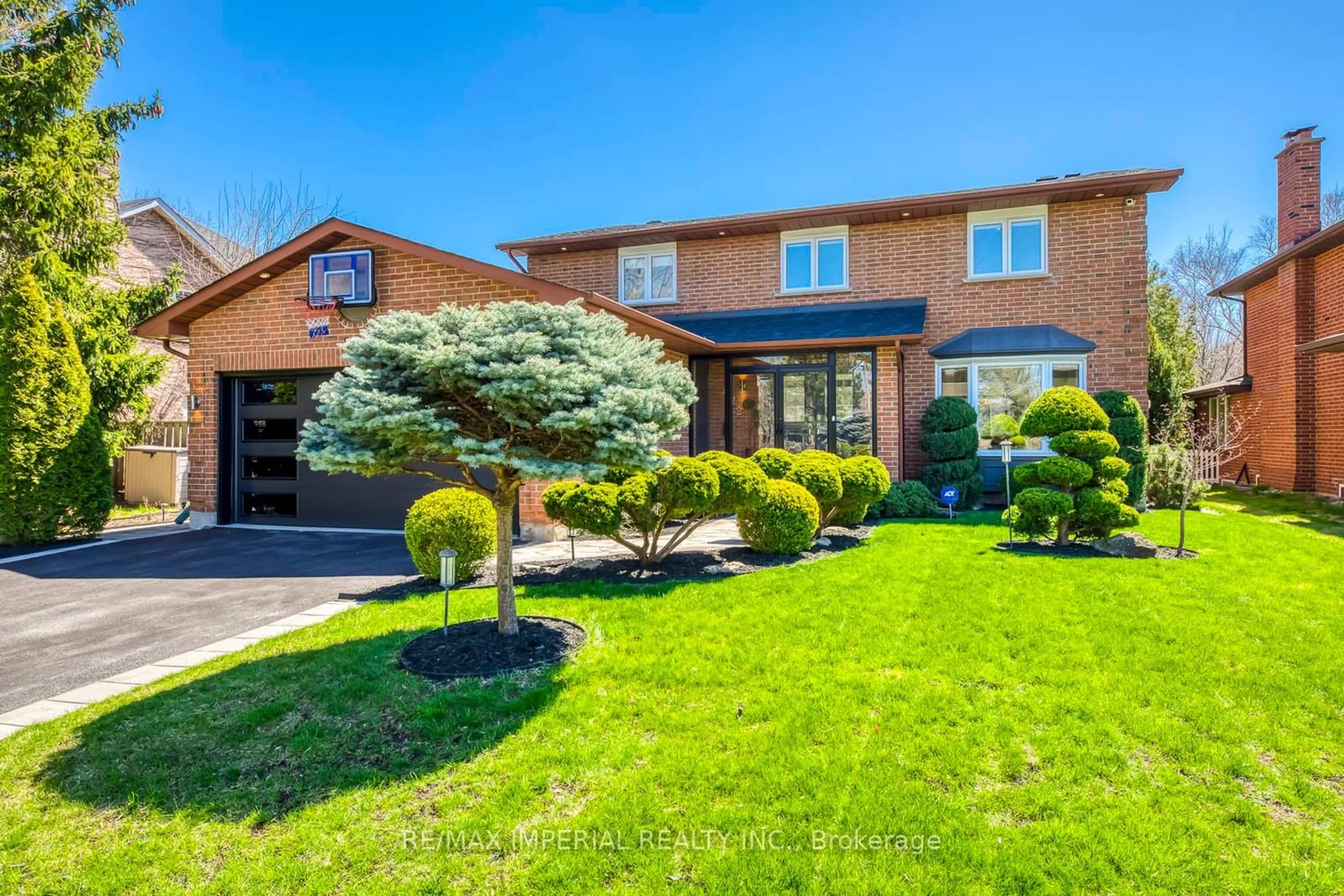 Home with brick exterior material for 472 Aspen Forest Dr, Oakville Ontario L6J 6H6