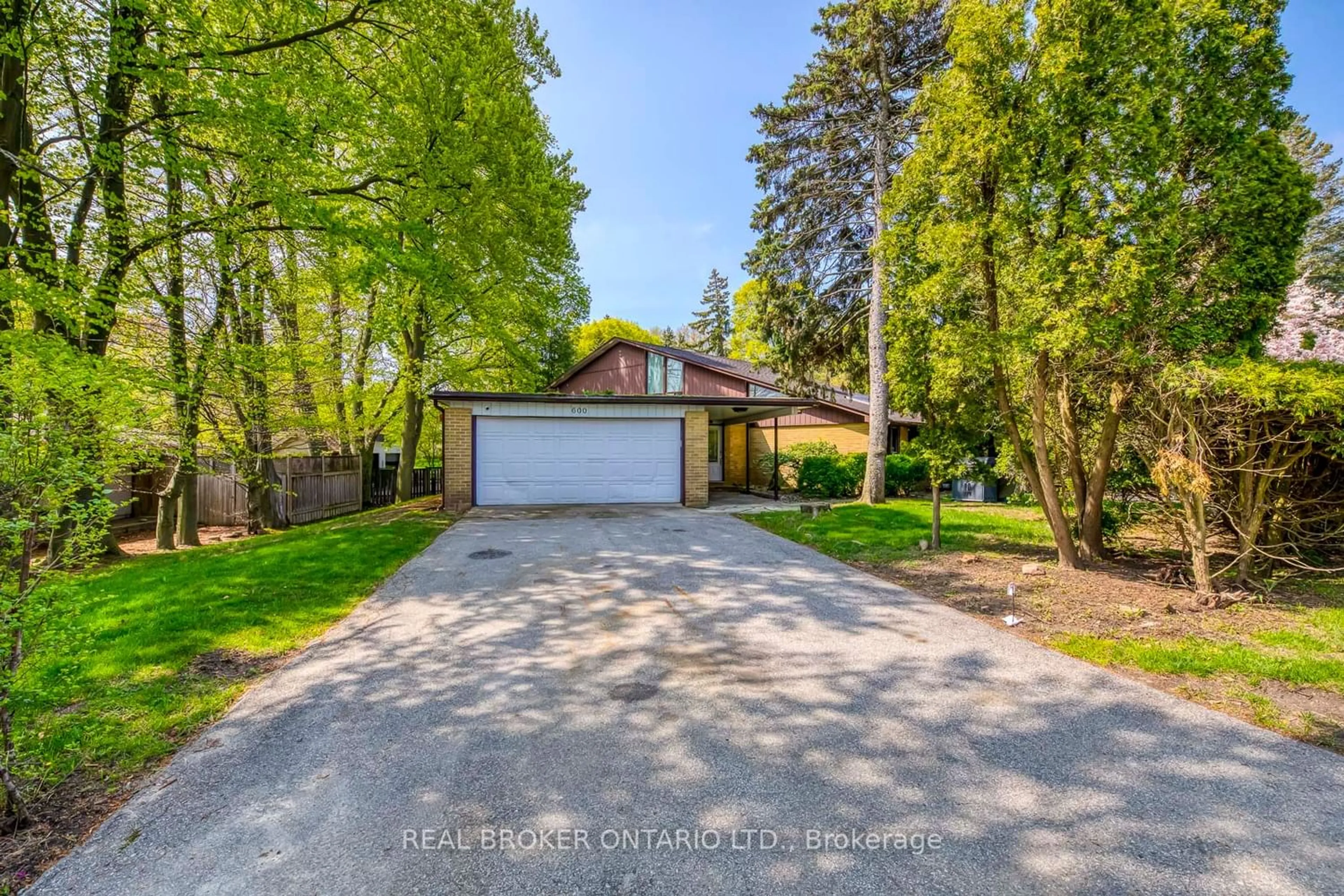 Frontside or backside of a home for 600 Bob O Link Rd, Mississauga Ontario L5J 2P4