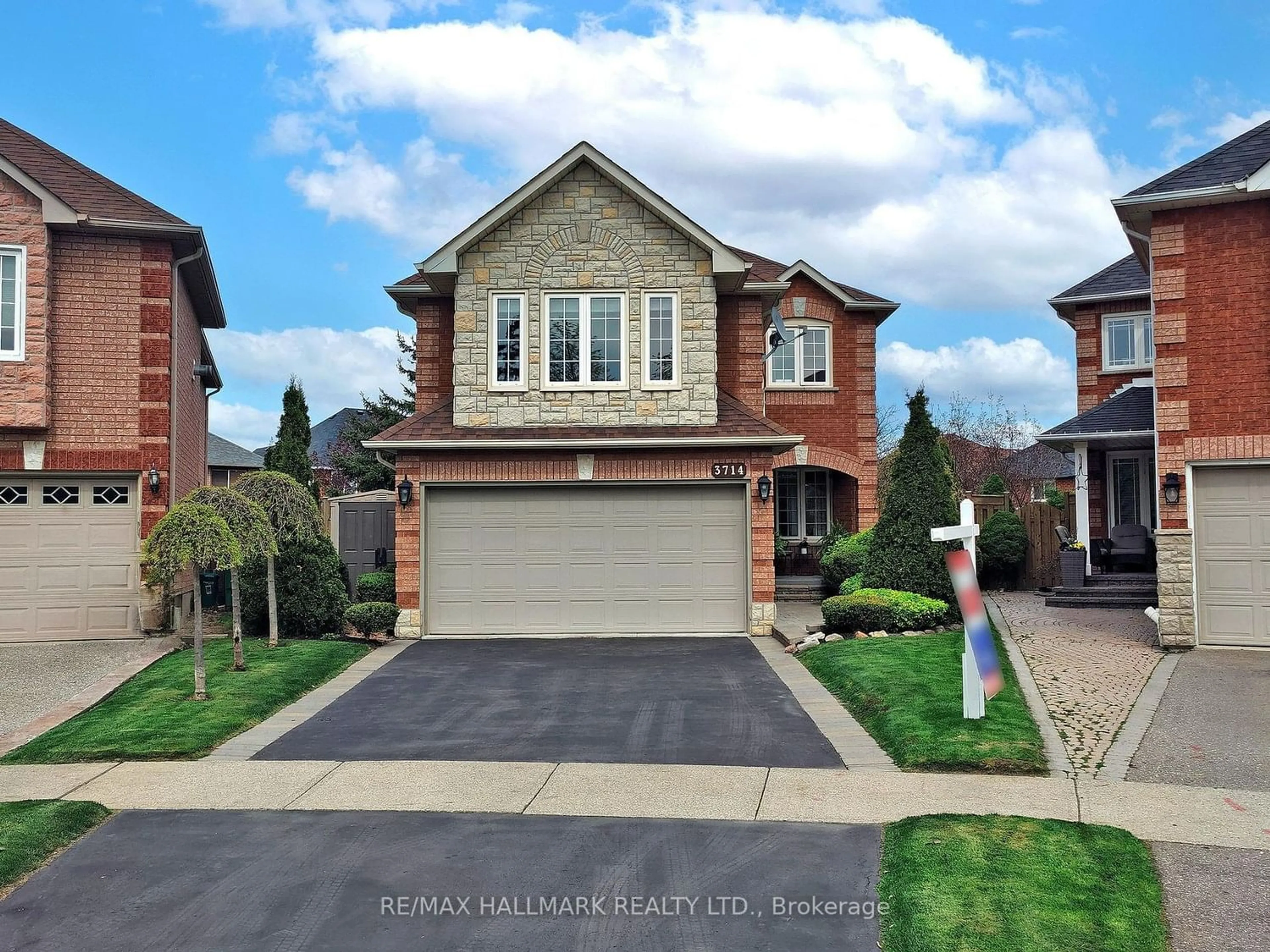 Home with brick exterior material for 3714 Althorpe Circ, Mississauga Ontario L5N 7G5