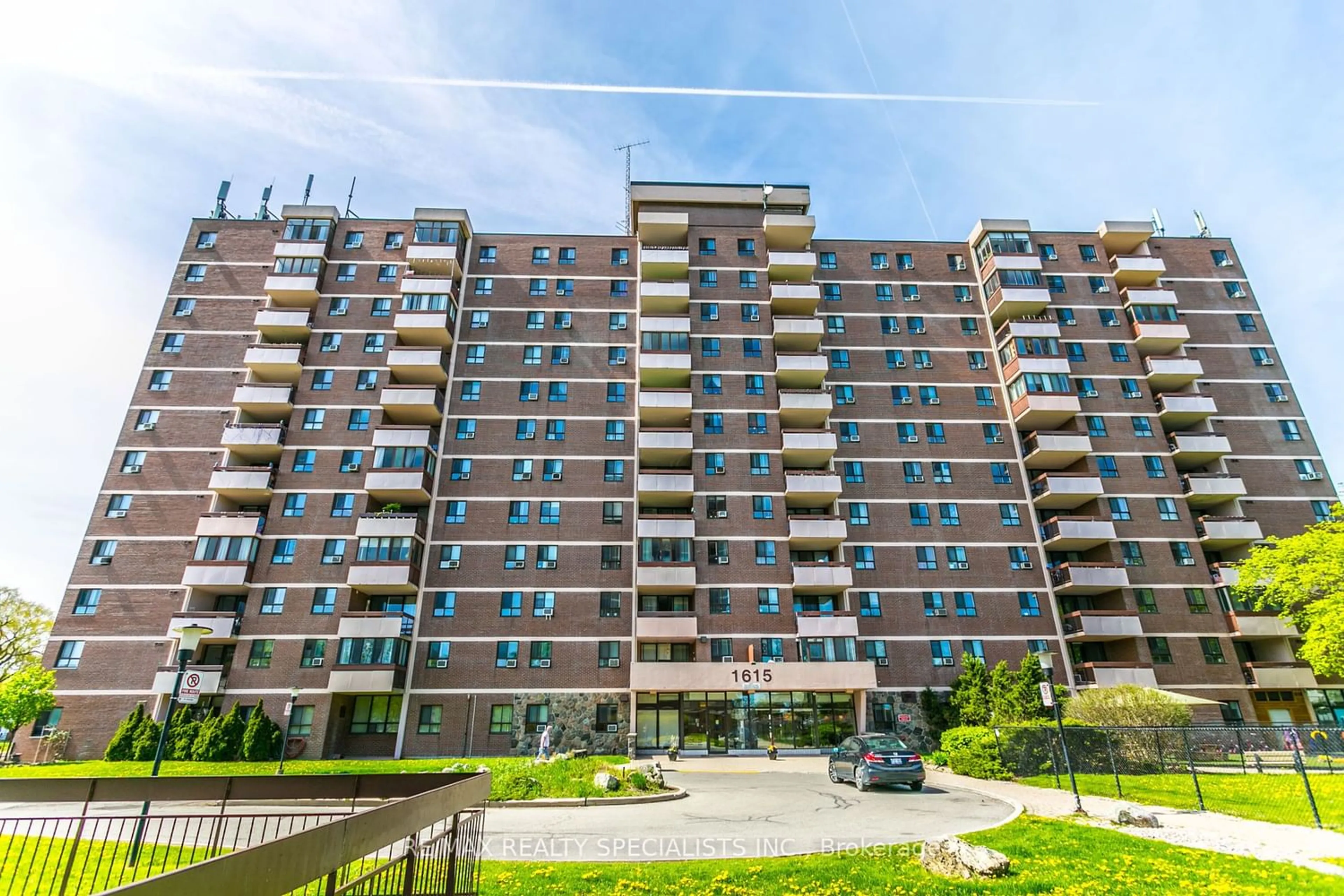 A pic from exterior of the house or condo for 1615 Bloor St #206, Mississauga Ontario L4X 1S2