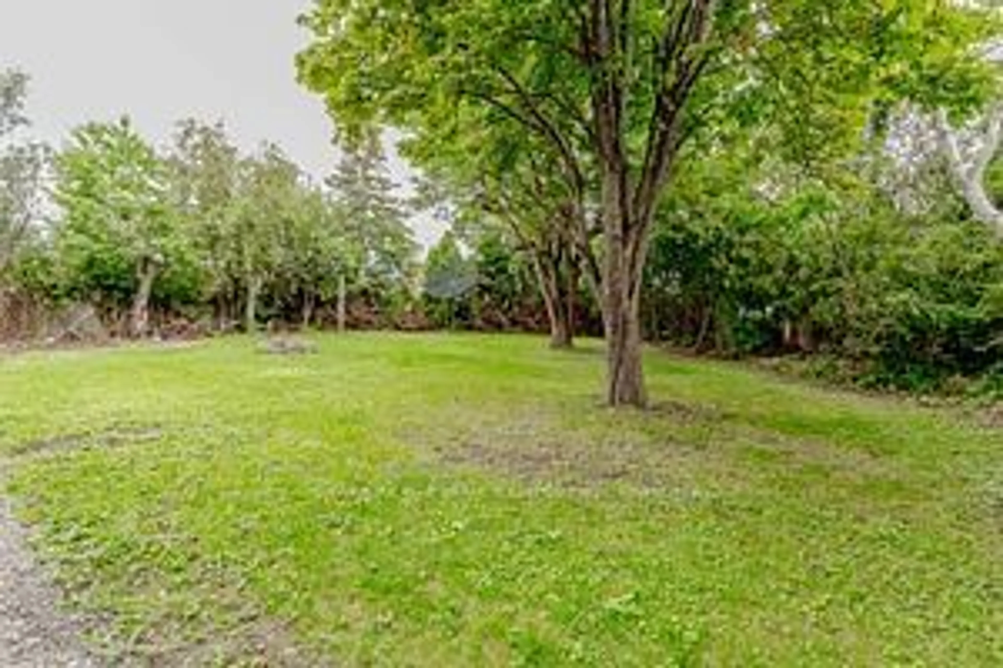 Fenced yard for 7522 Lully Crt, Mississauga Ontario L4T 2P3