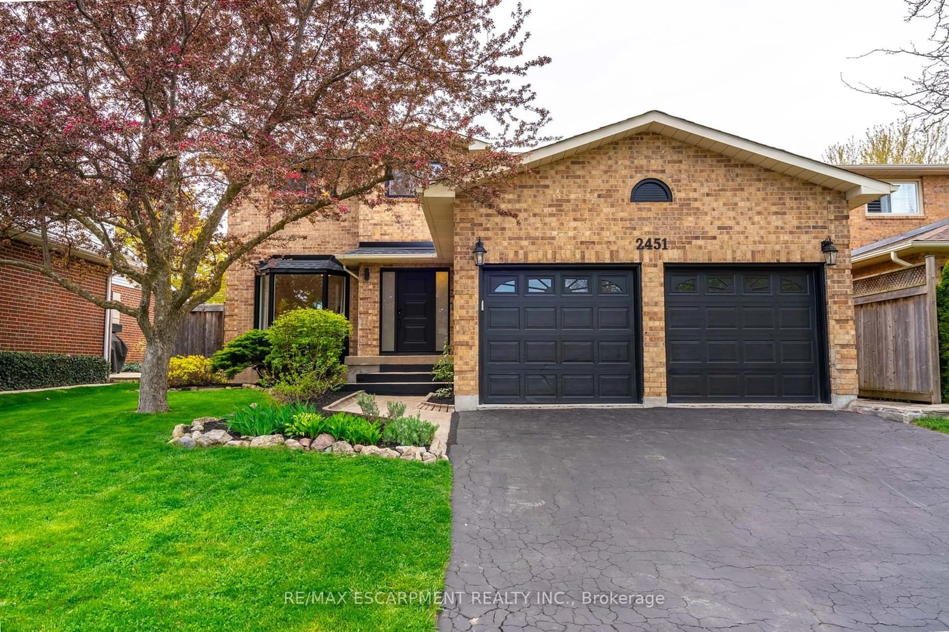 Home with brick exterior material for 2451 Overton Dr, Burlington Ontario L7P 4B6