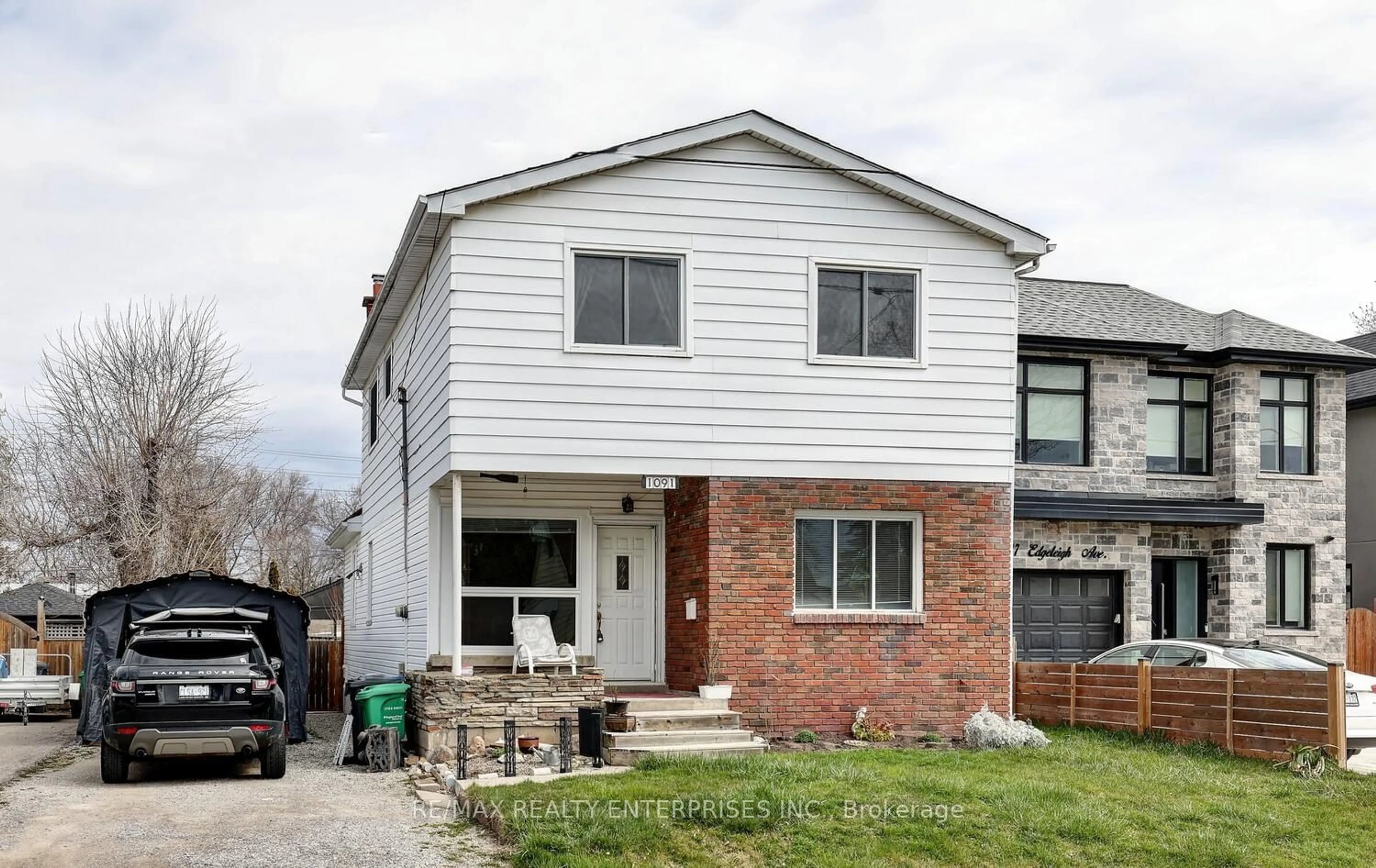 Frontside or backside of a home for 1091 Edgeleigh Ave, Mississauga Ontario L5E 2G2