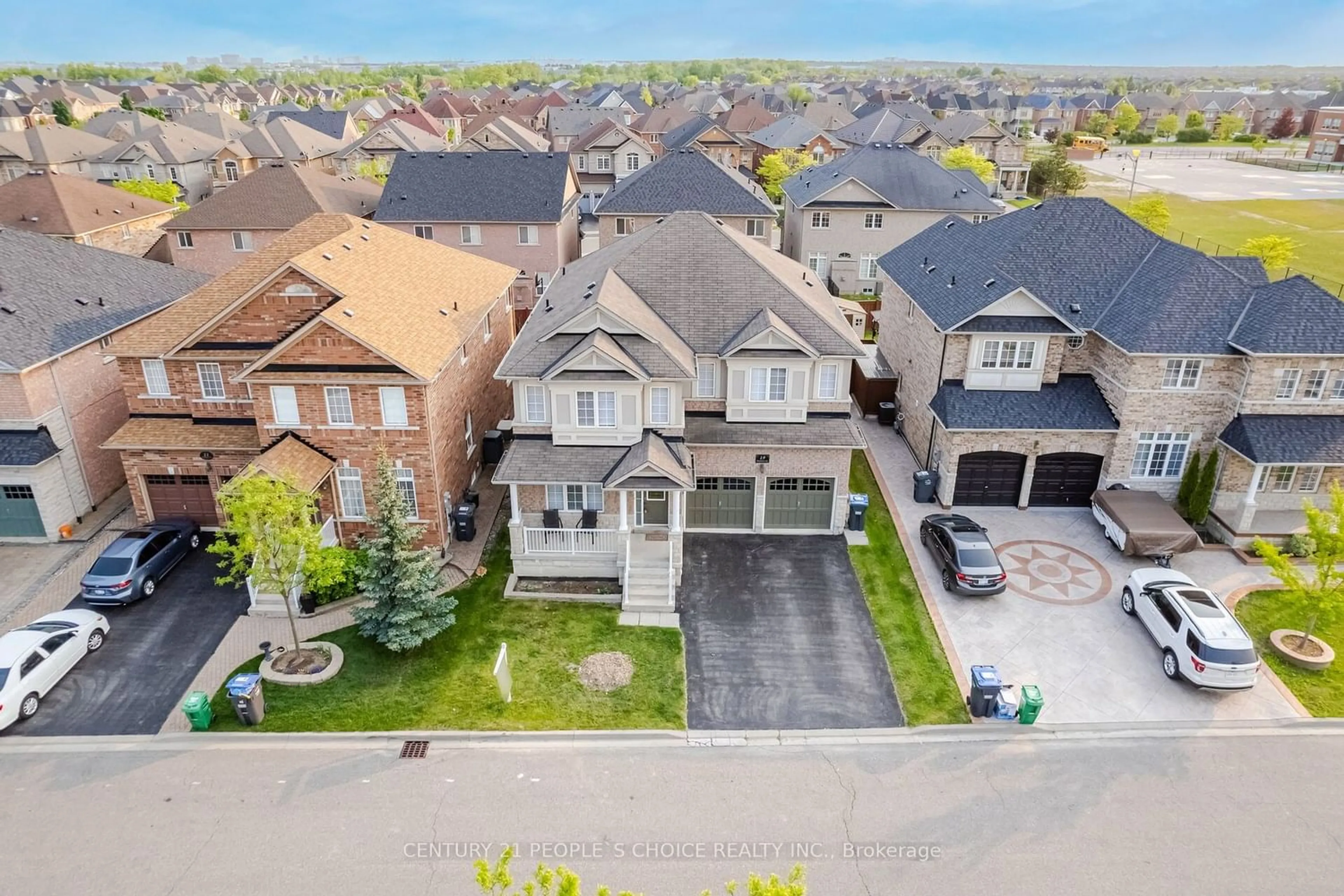 Frontside or backside of a home for 19 Dovehaven Cres, Brampton Ontario L6P 2N8