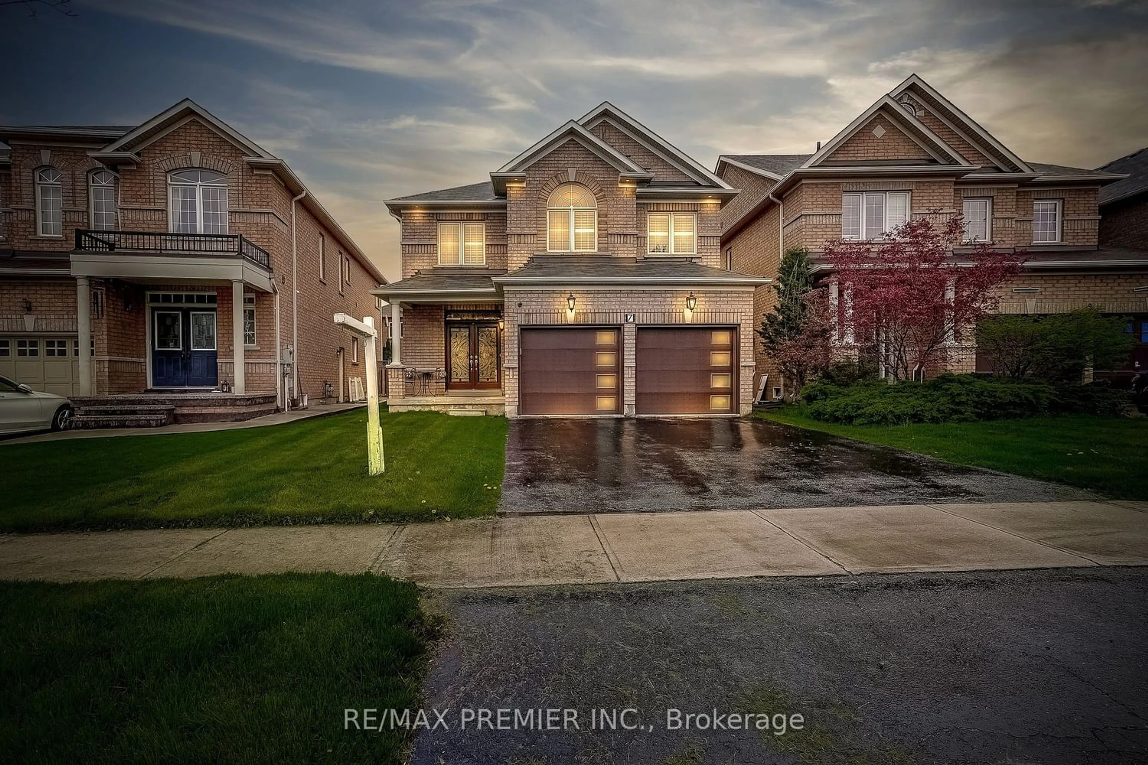 Frontside or backside of a home for 7 Alice Springs Cres, Brampton Ontario L6X 0R7