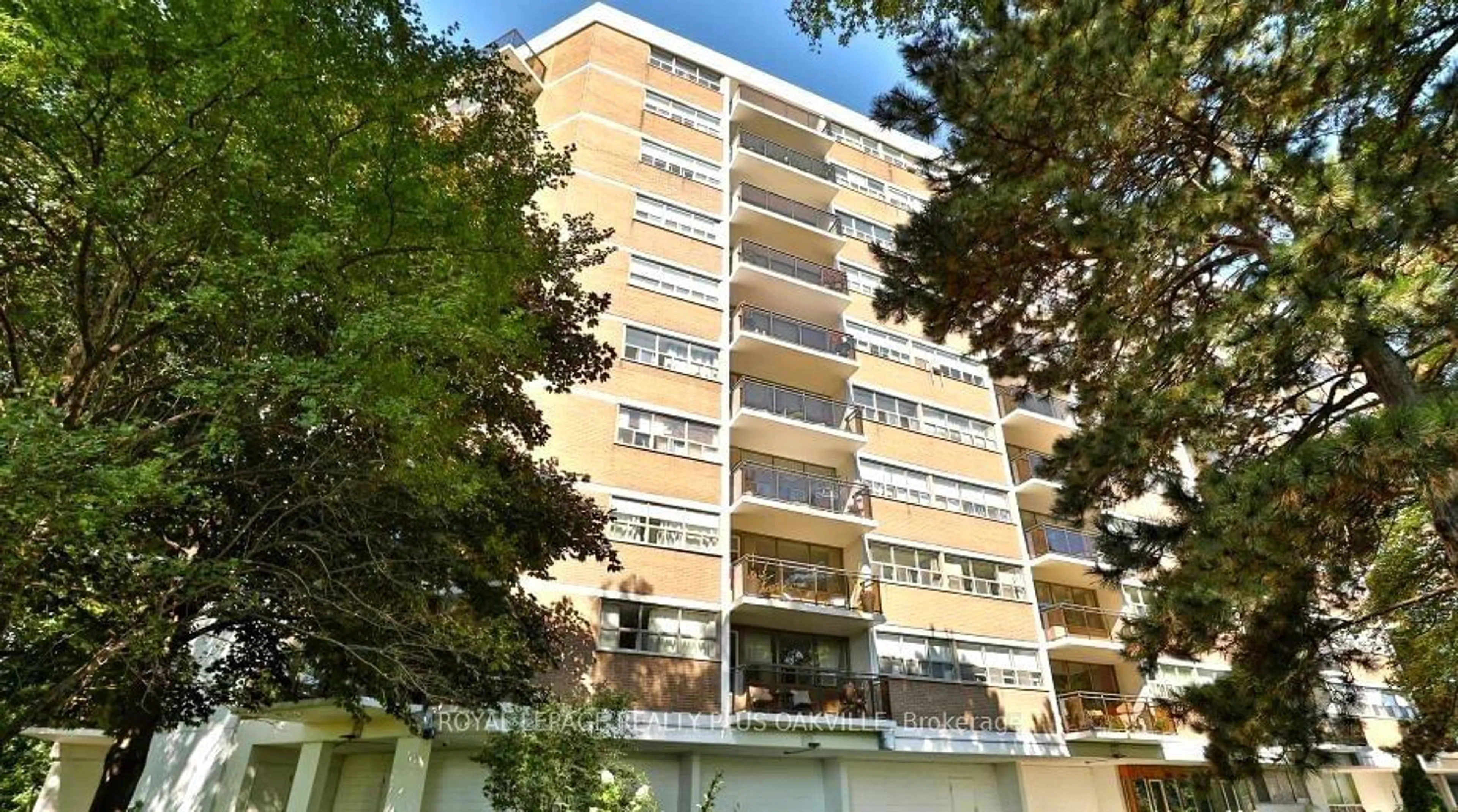 A pic from exterior of the house or condo for 212 Kerr St #704, Oakville Ontario L6K 3B1