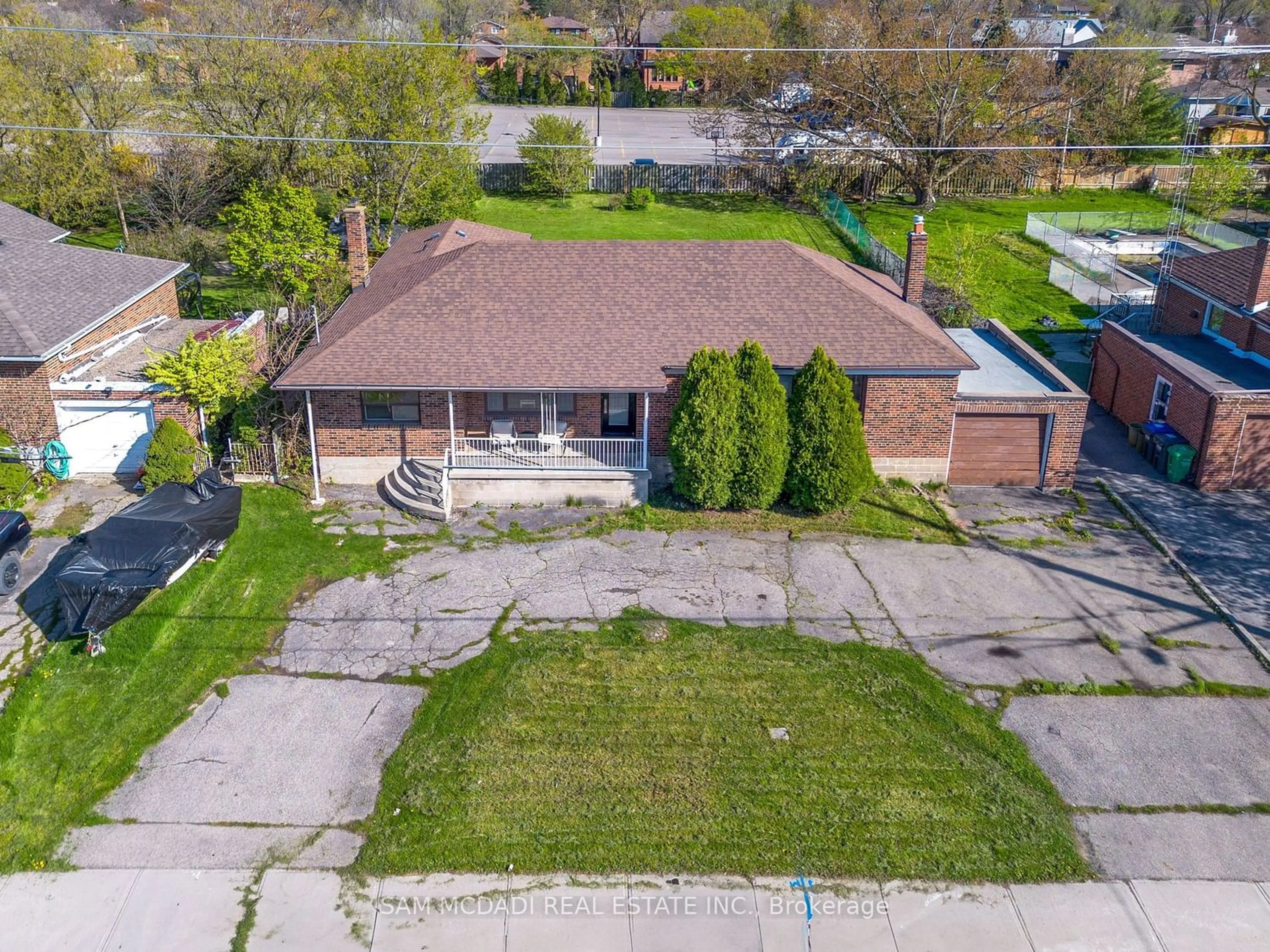 Frontside or backside of a home for 634 Hyacinthe Blvd, Mississauga Ontario L5A 2C5