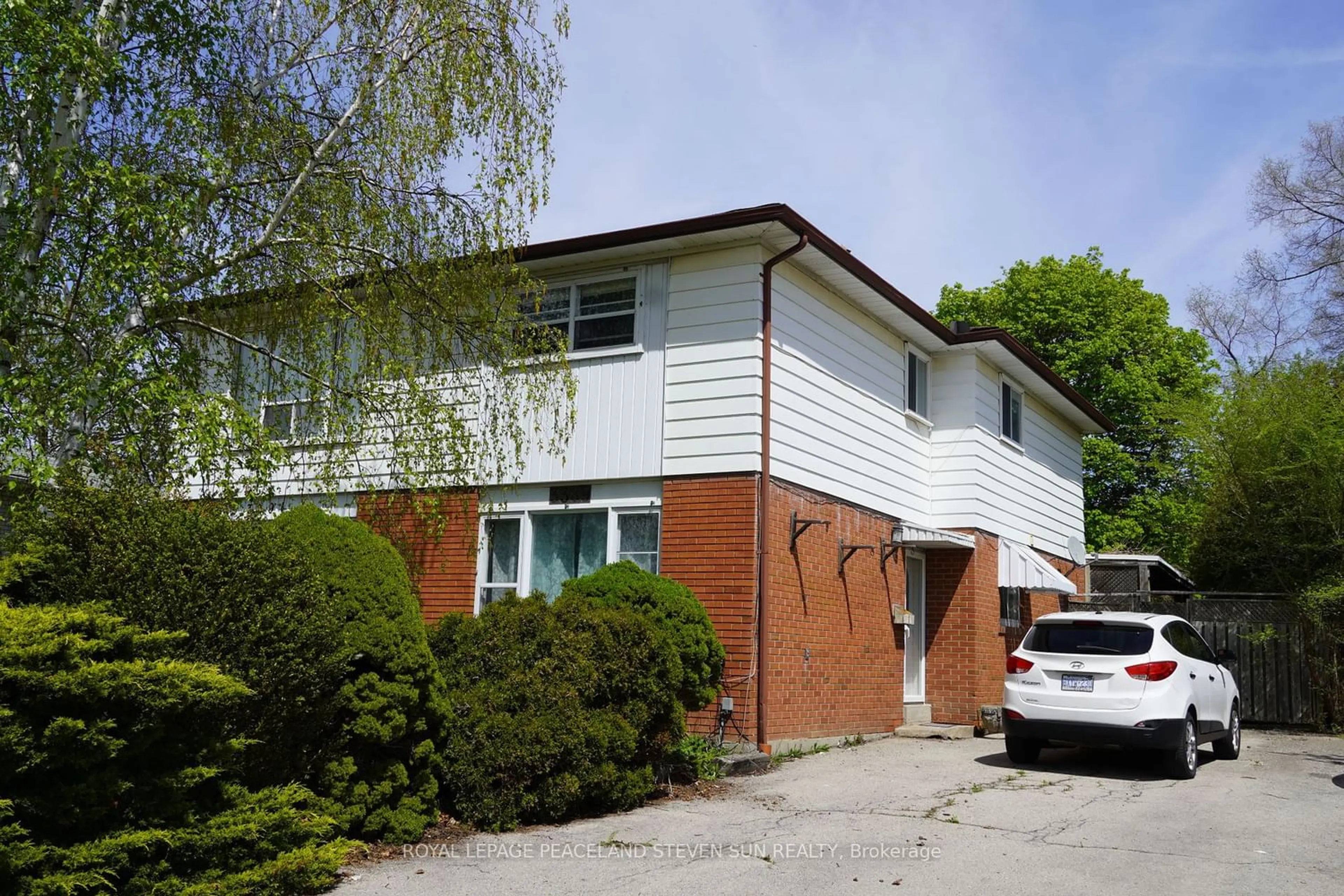 Outside view for 3389 Frobex Crt, Mississauga Ontario L5C 2B6
