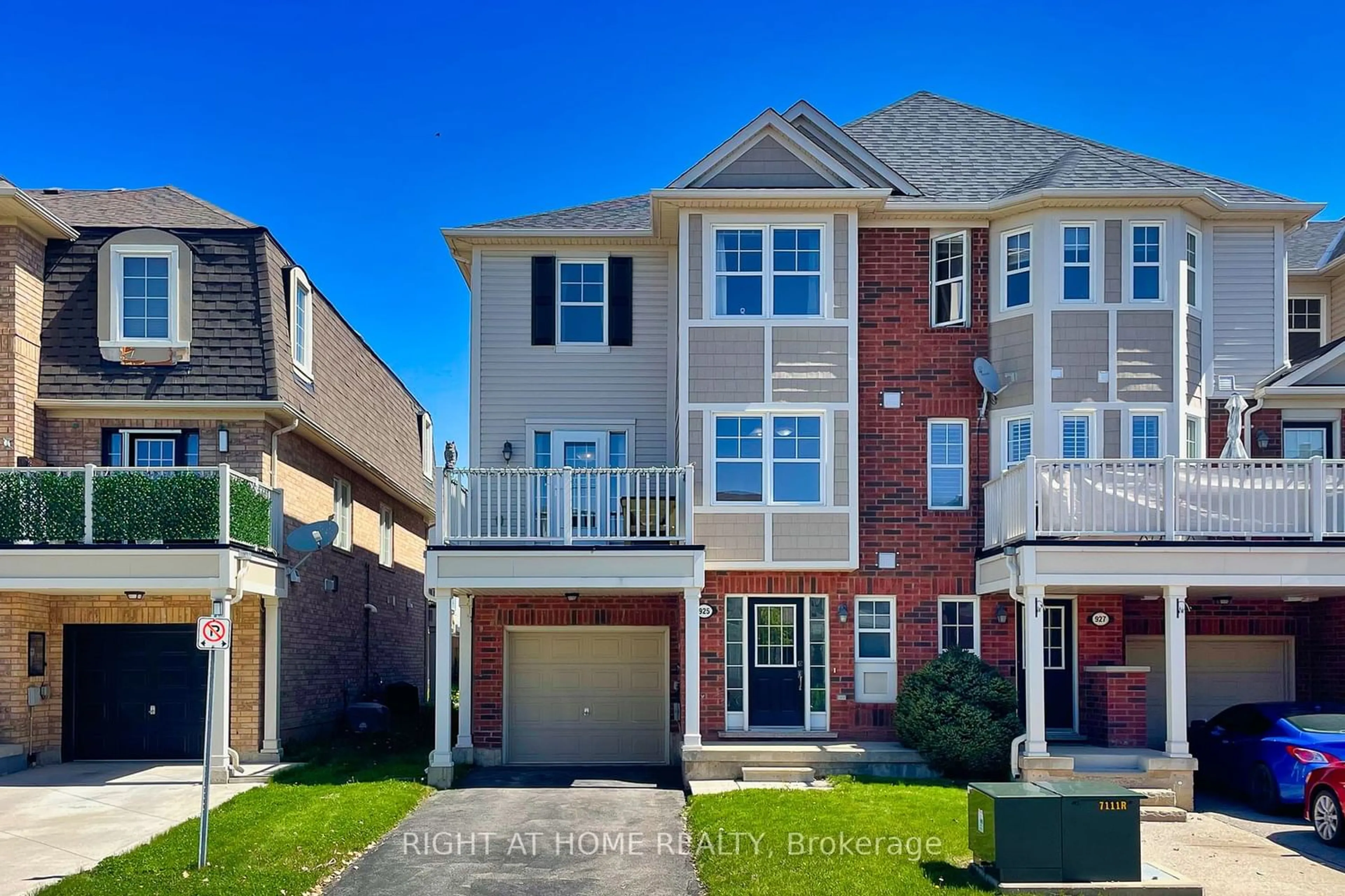 A pic from exterior of the house or condo for 925 Hasselfeldt Hts, Milton Ontario L9T 0M4