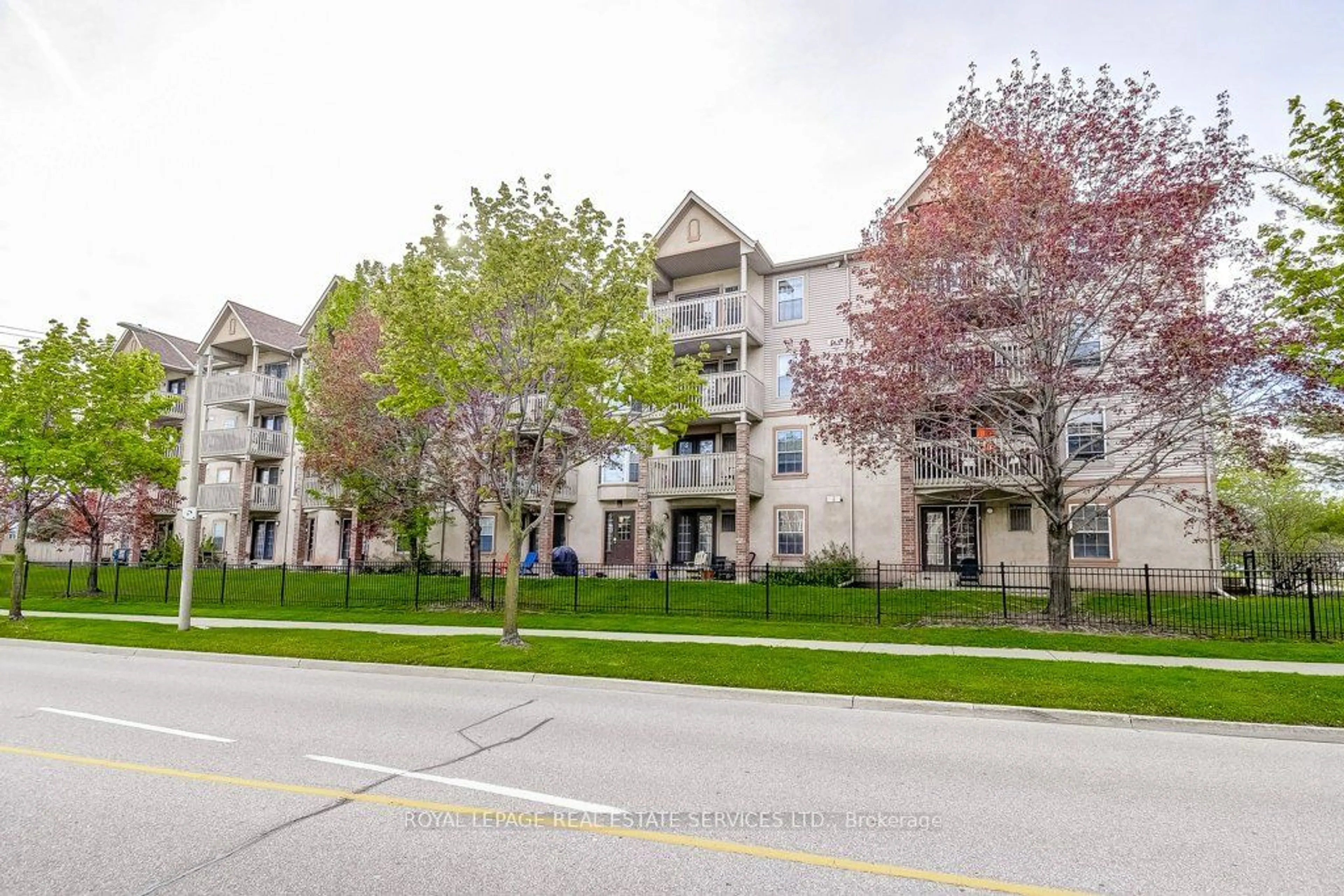 A pic from exterior of the house or condo for 4005 Kilmer Dr #104, Burlington Ontario L7M 4M2