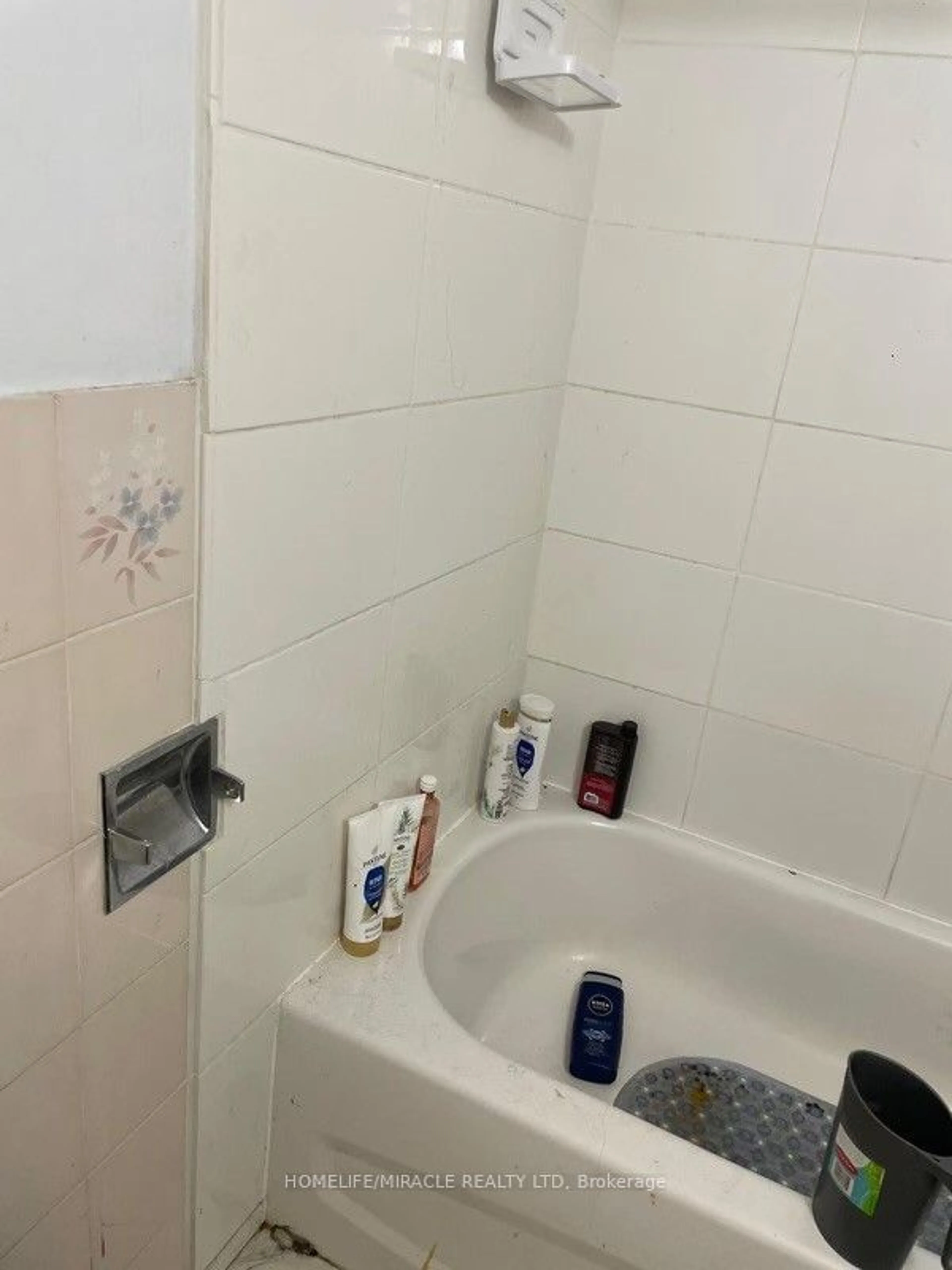 Bathroom for 320 Dixon Rd #2210, Toronto Ontario M9R 1S8