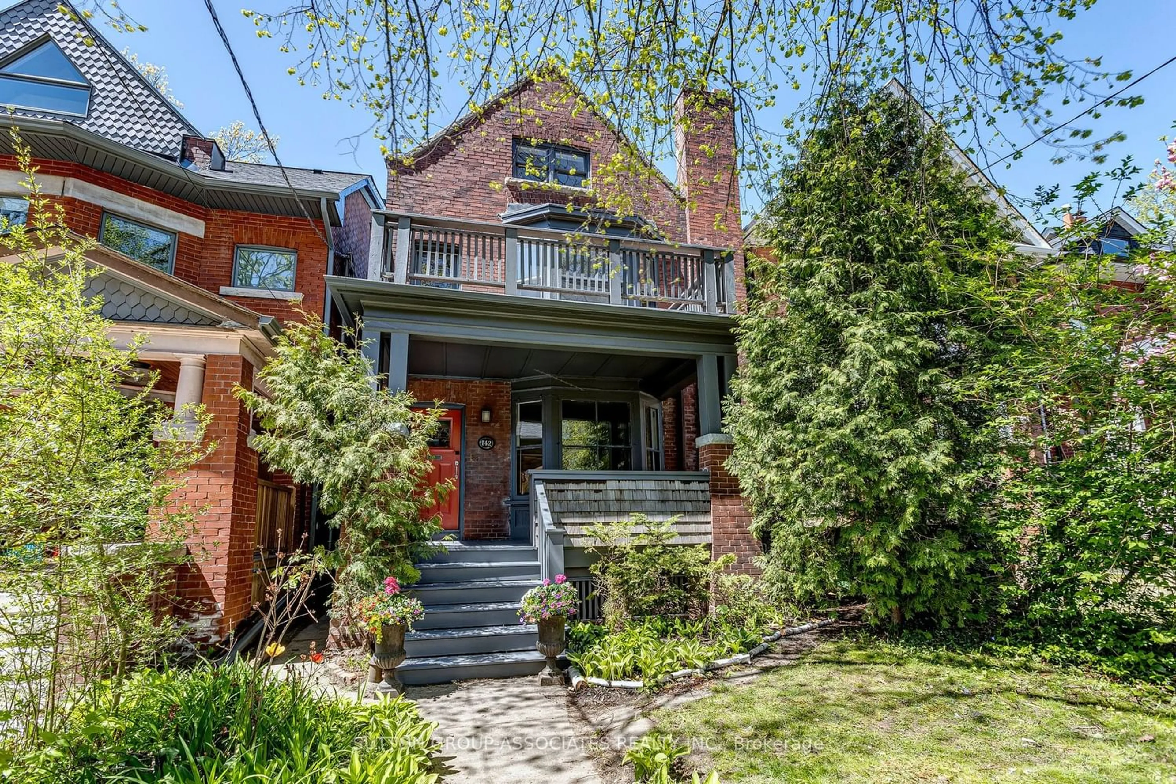 Home with brick exterior material for 142 Glendale Ave, Toronto Ontario M6R 2T2