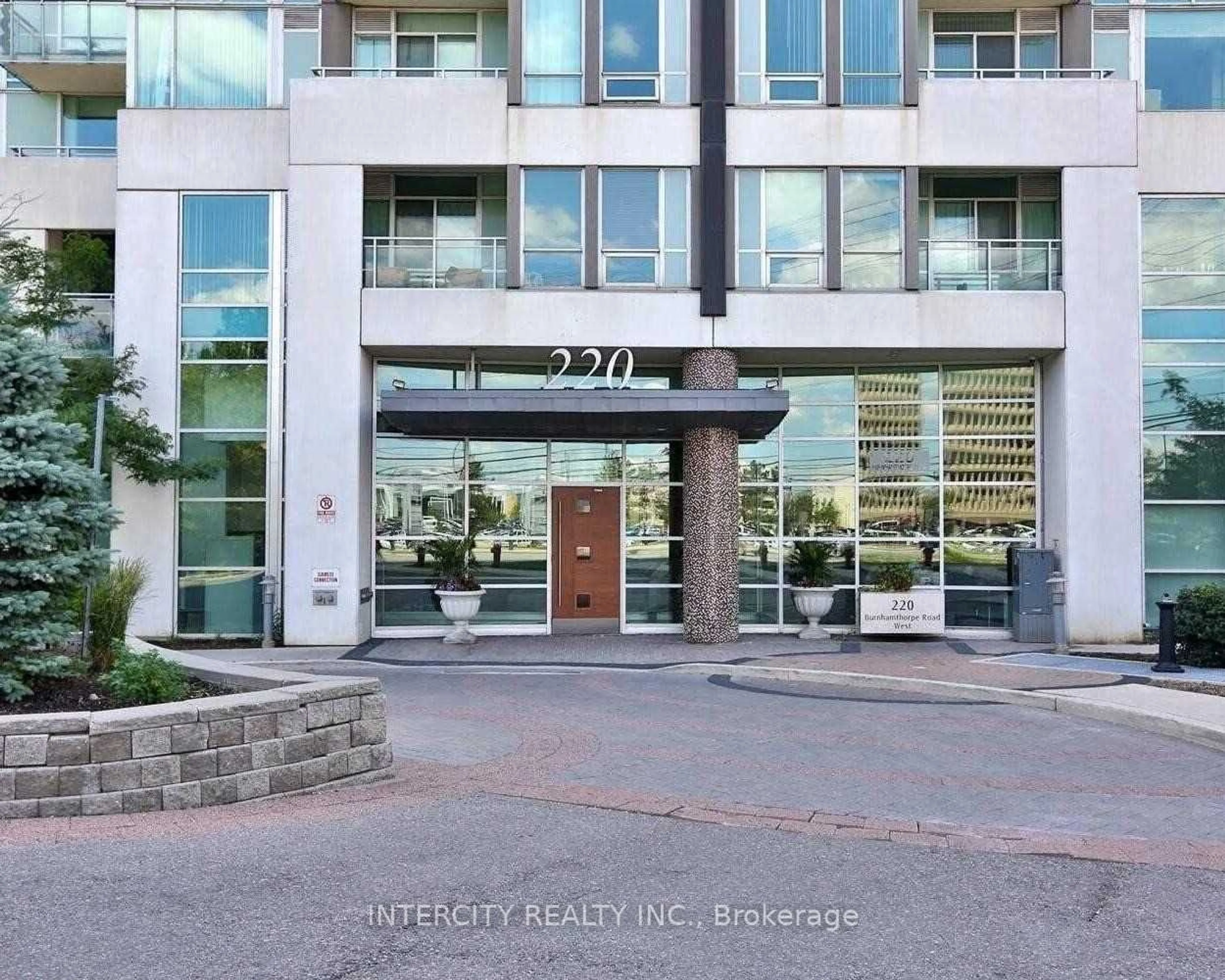 A pic from exterior of the house or condo for 220 Burnhamthorpe Rd #924, Mississauga Ontario L5B 4N4