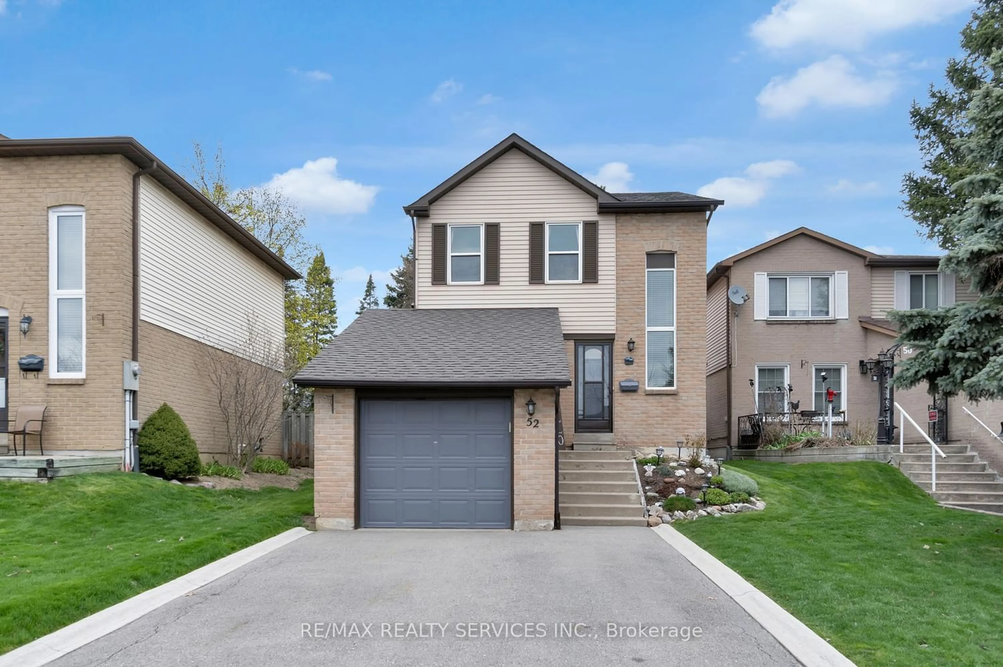 Frontside or backside of a home for 52 Northgate Blvd, Brampton Ontario L6S 4A6