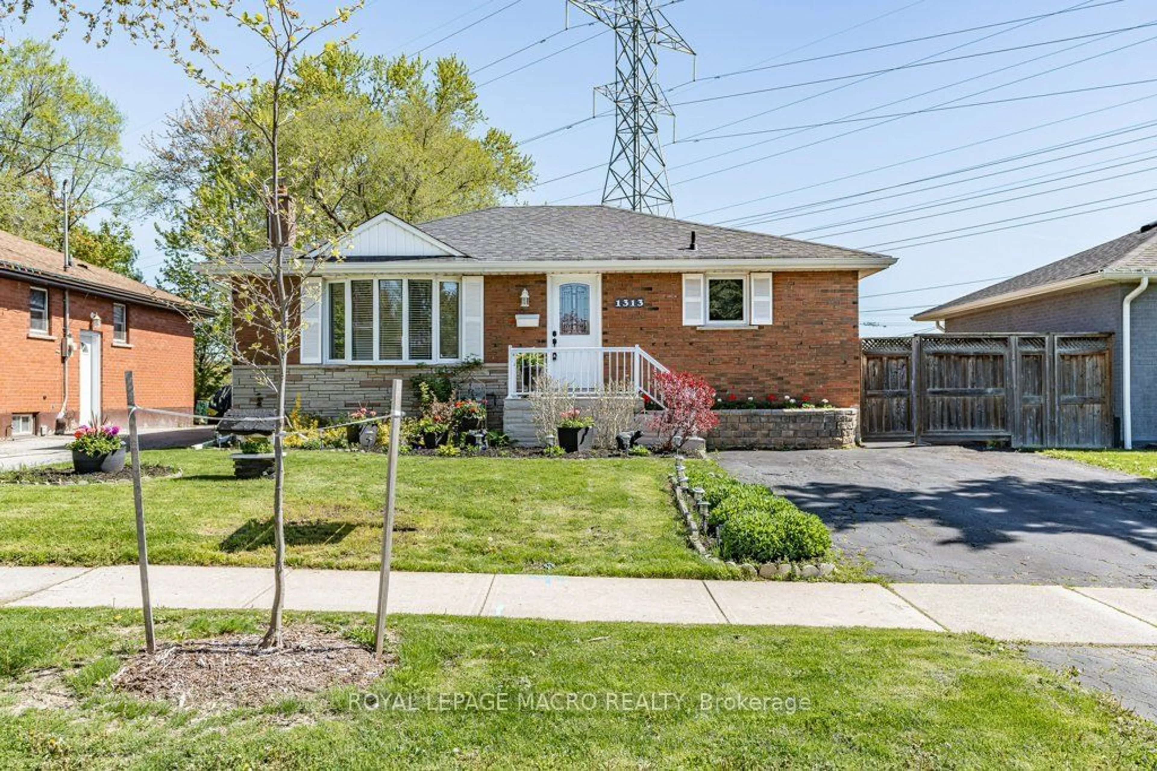 Home with brick exterior material for 1313 Fisher Ave, Burlington Ontario L7P 2L5