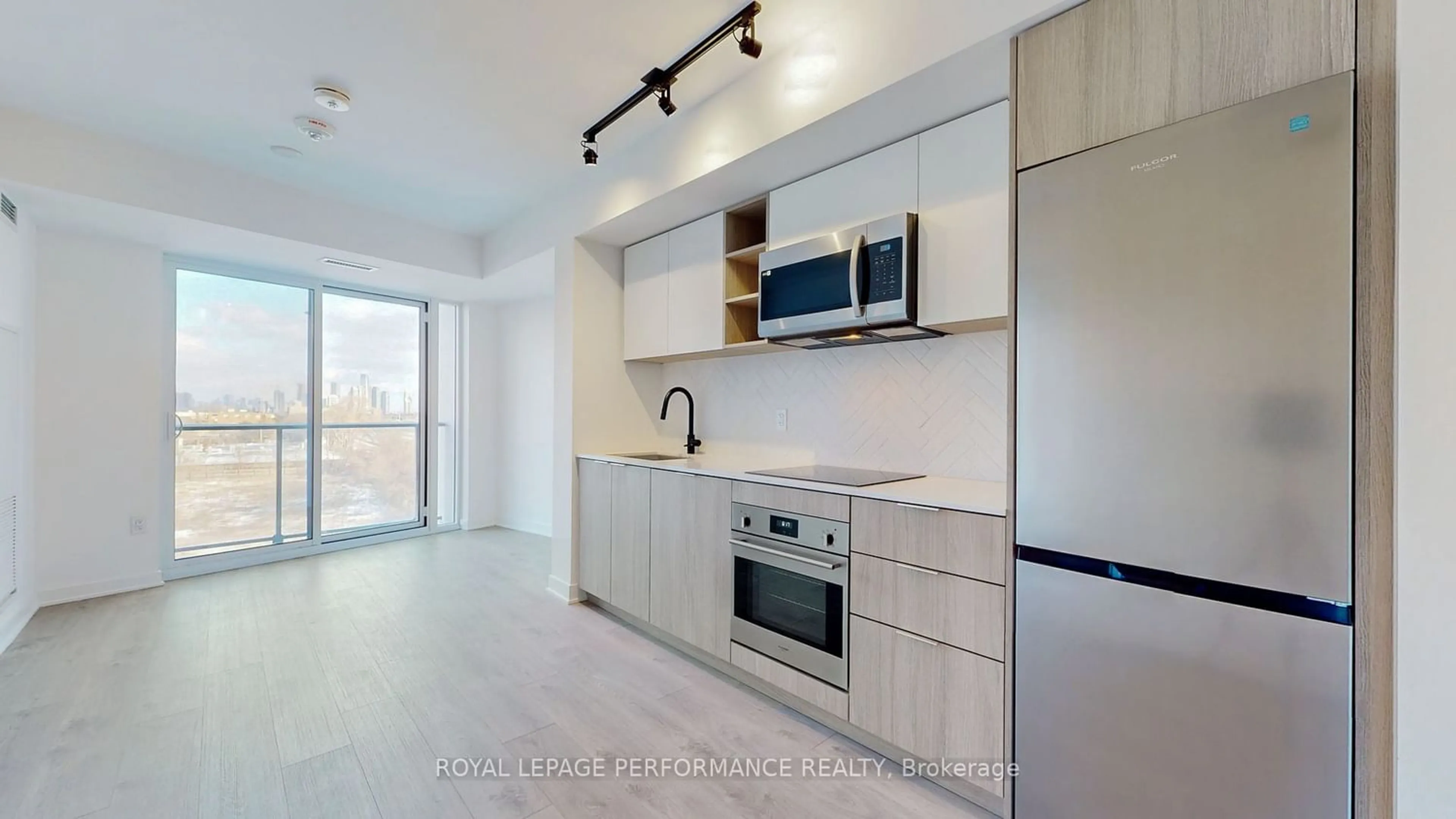 Standard kitchen for 36 Zorra St #524, Toronto Ontario M8Z 0G5