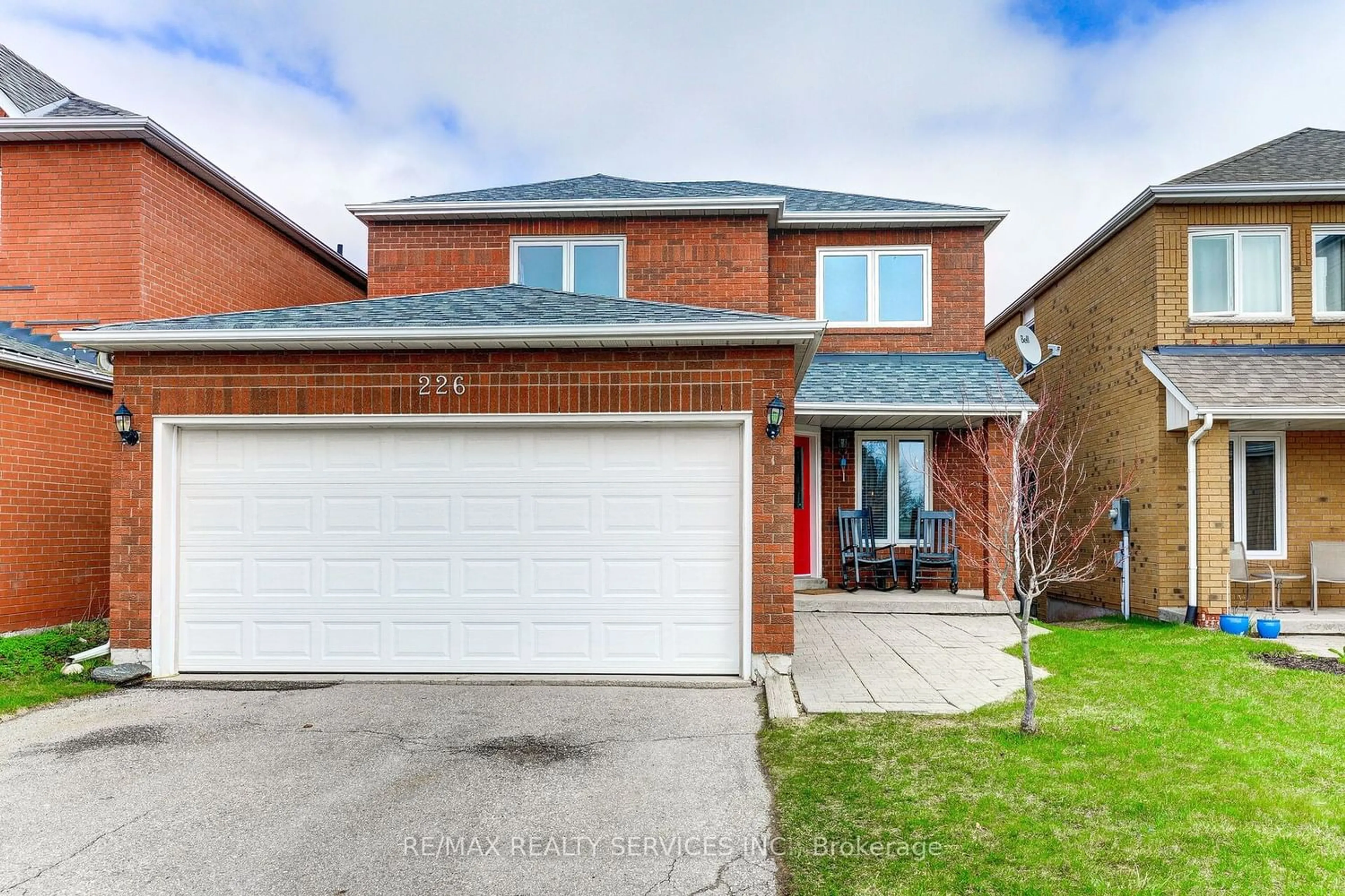 Frontside or backside of a home for 226 Howard Cres, Orangeville Ontario L9W 4W6