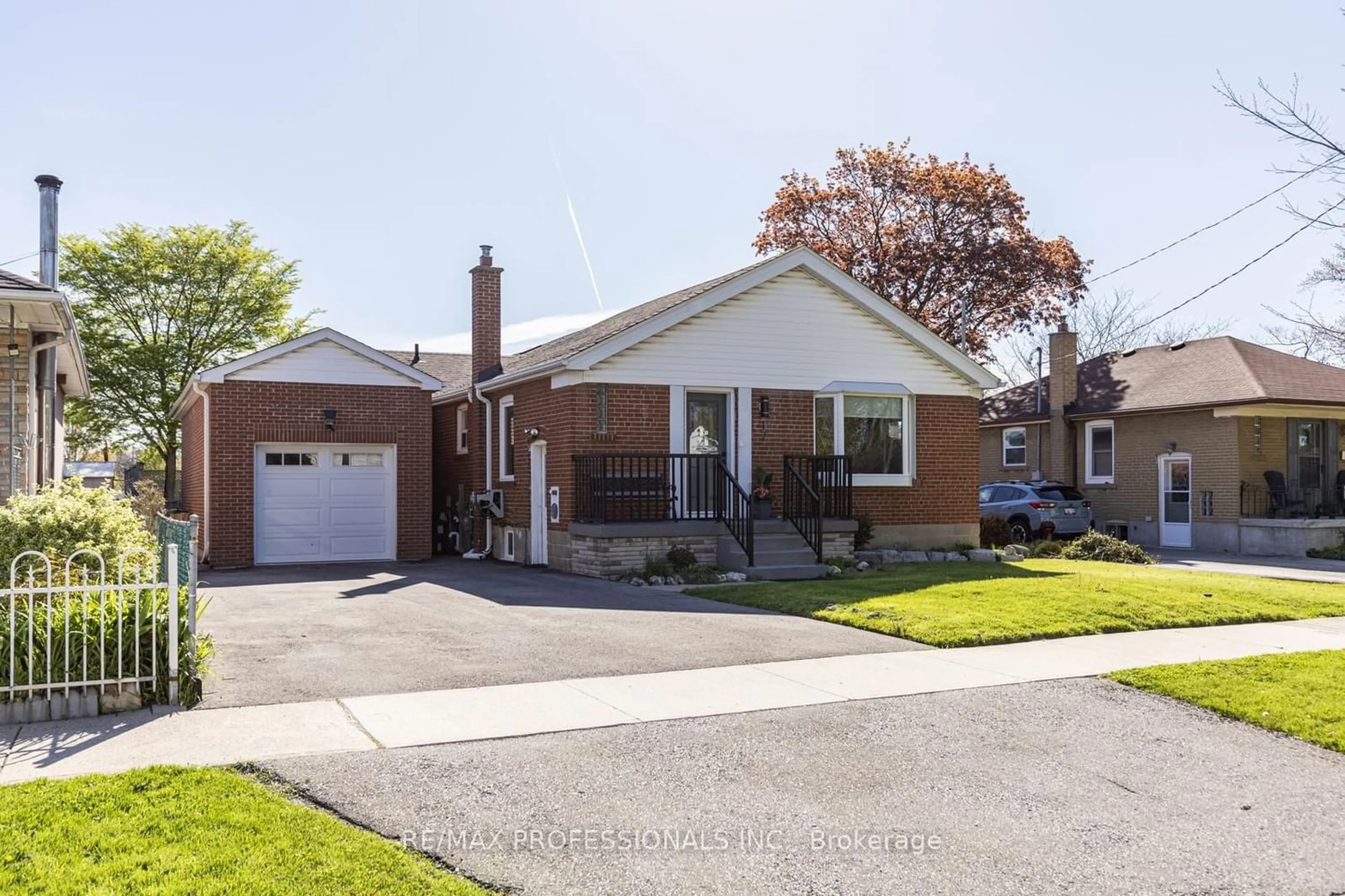 Home with brick exterior material for 17 Delma Dr, Toronto Ontario M8W 4N3