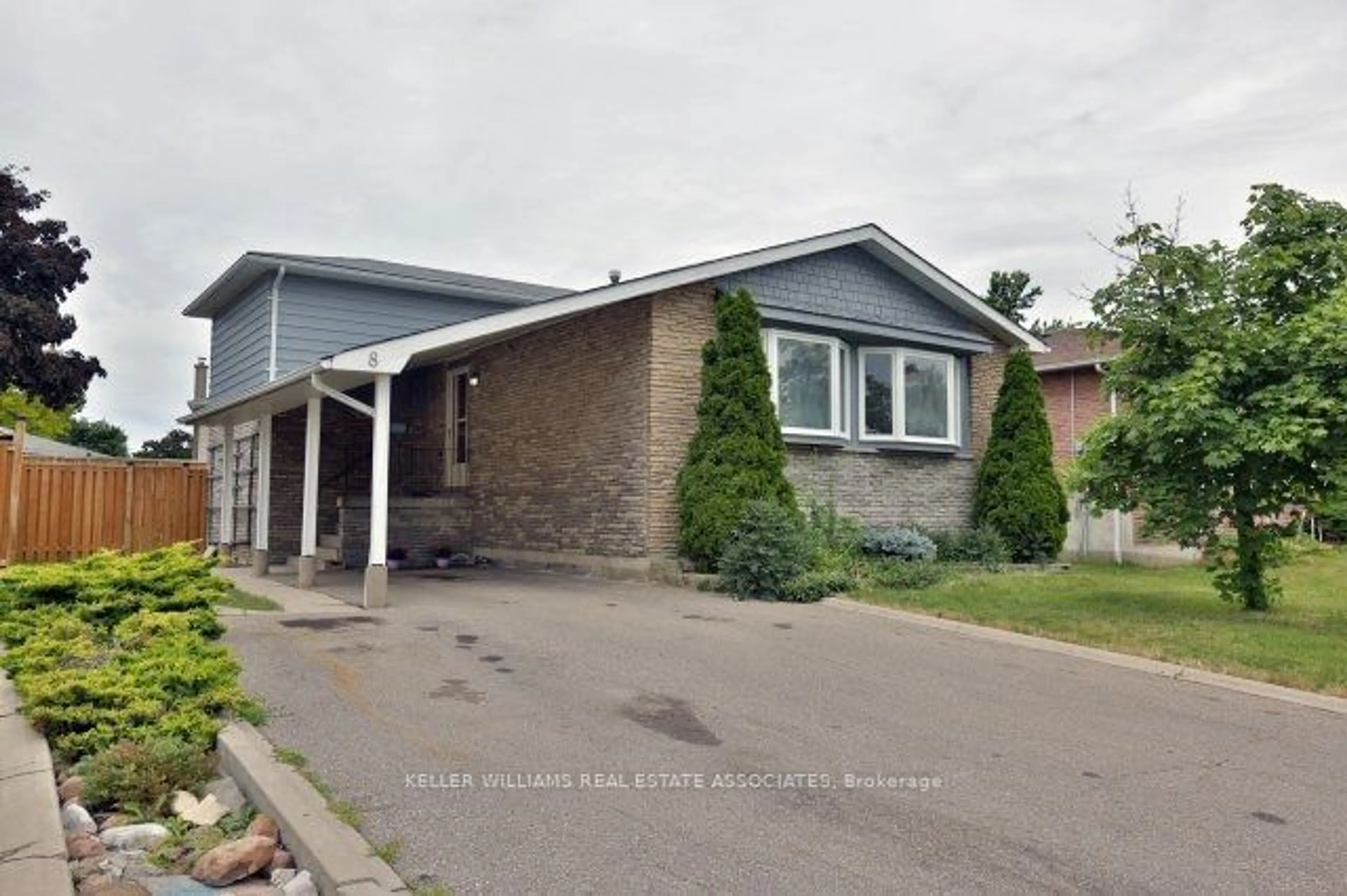Frontside or backside of a home for 8 Edwin Dr, Brampton Ontario L6Y 1A1