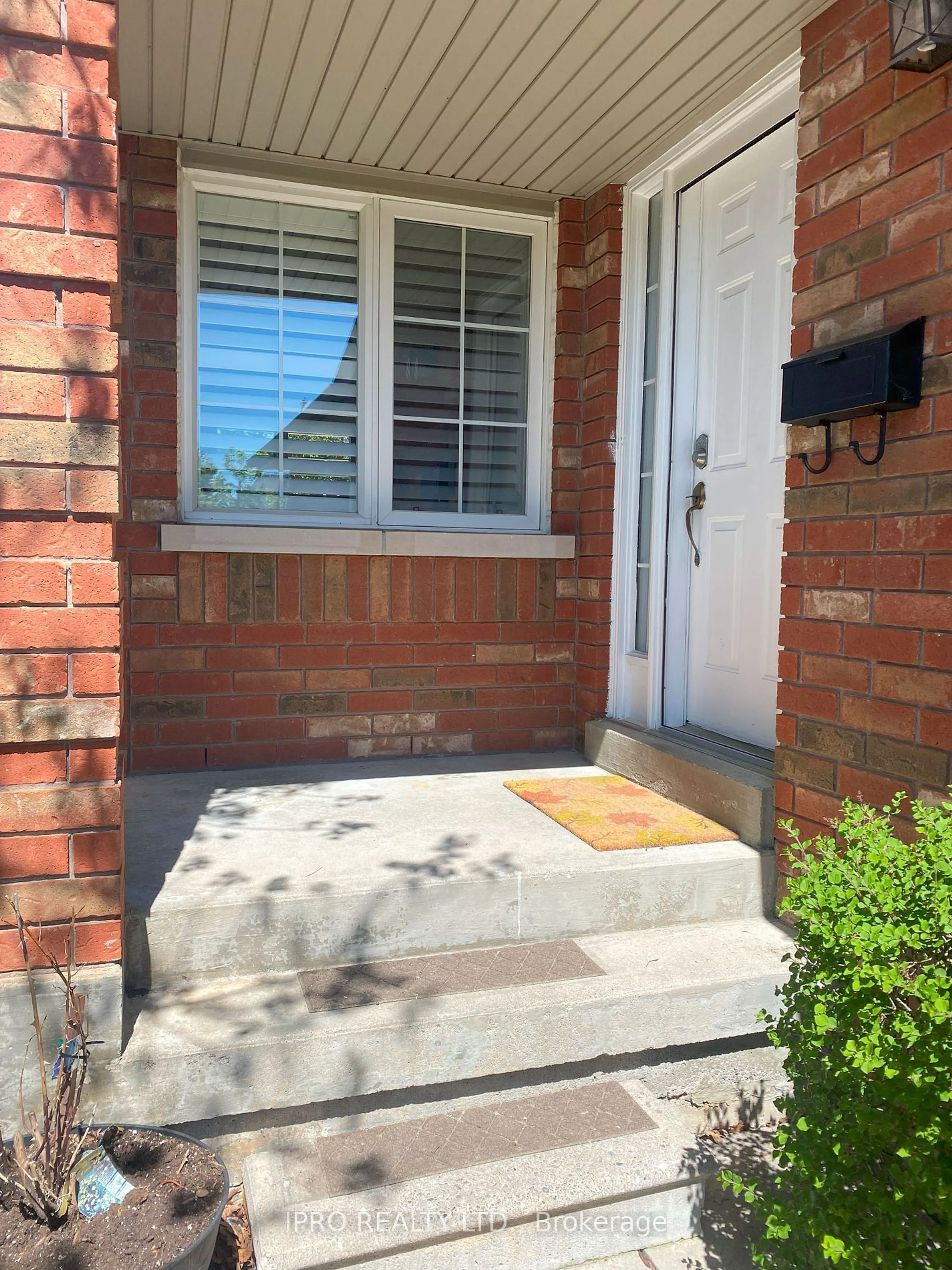 Home with brick exterior material for 116 Eaton St, Halton Hills Ontario L7G 5T3