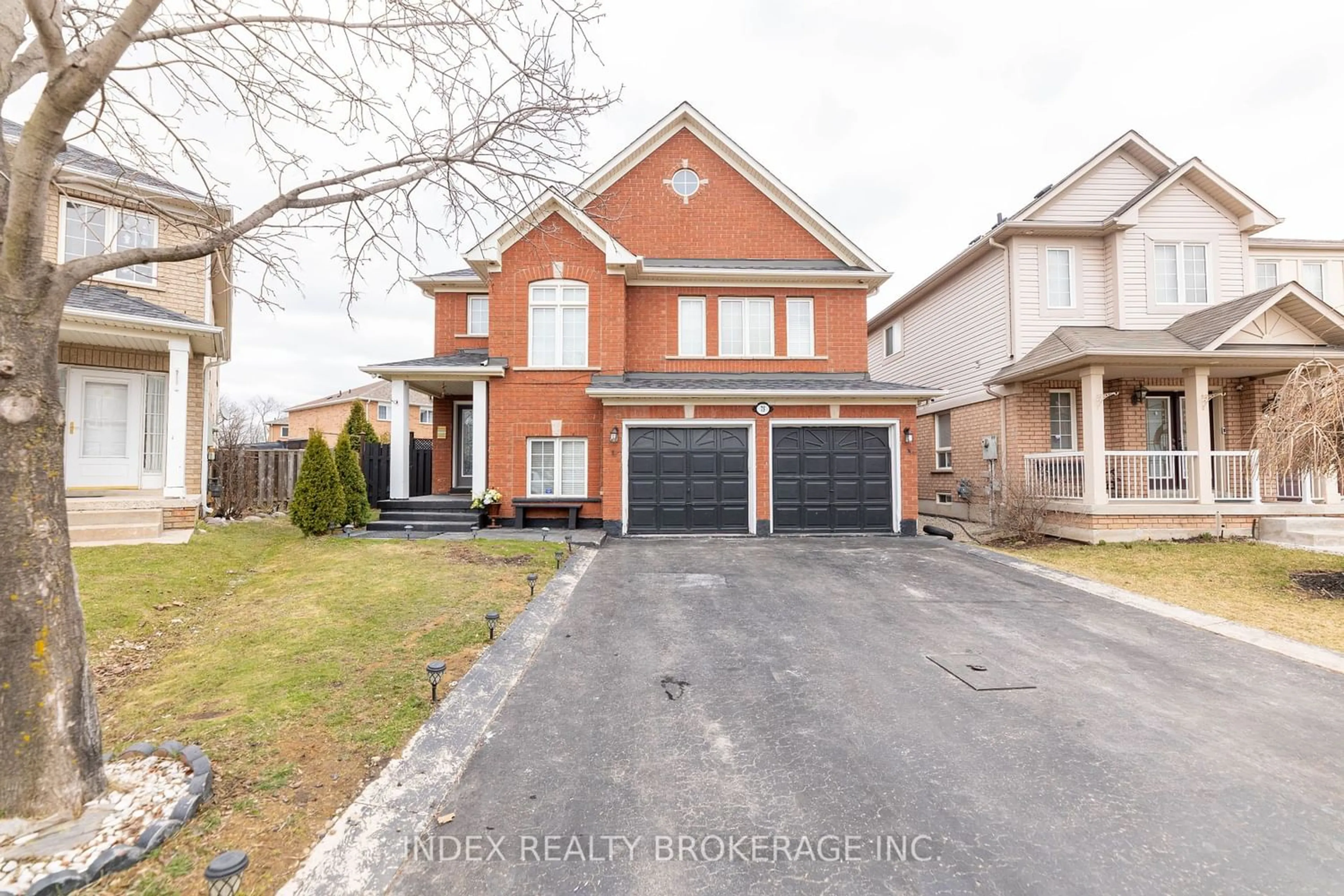 Frontside or backside of a home for 75 Milkweed Cres, Brampton Ontario L7A 2G5