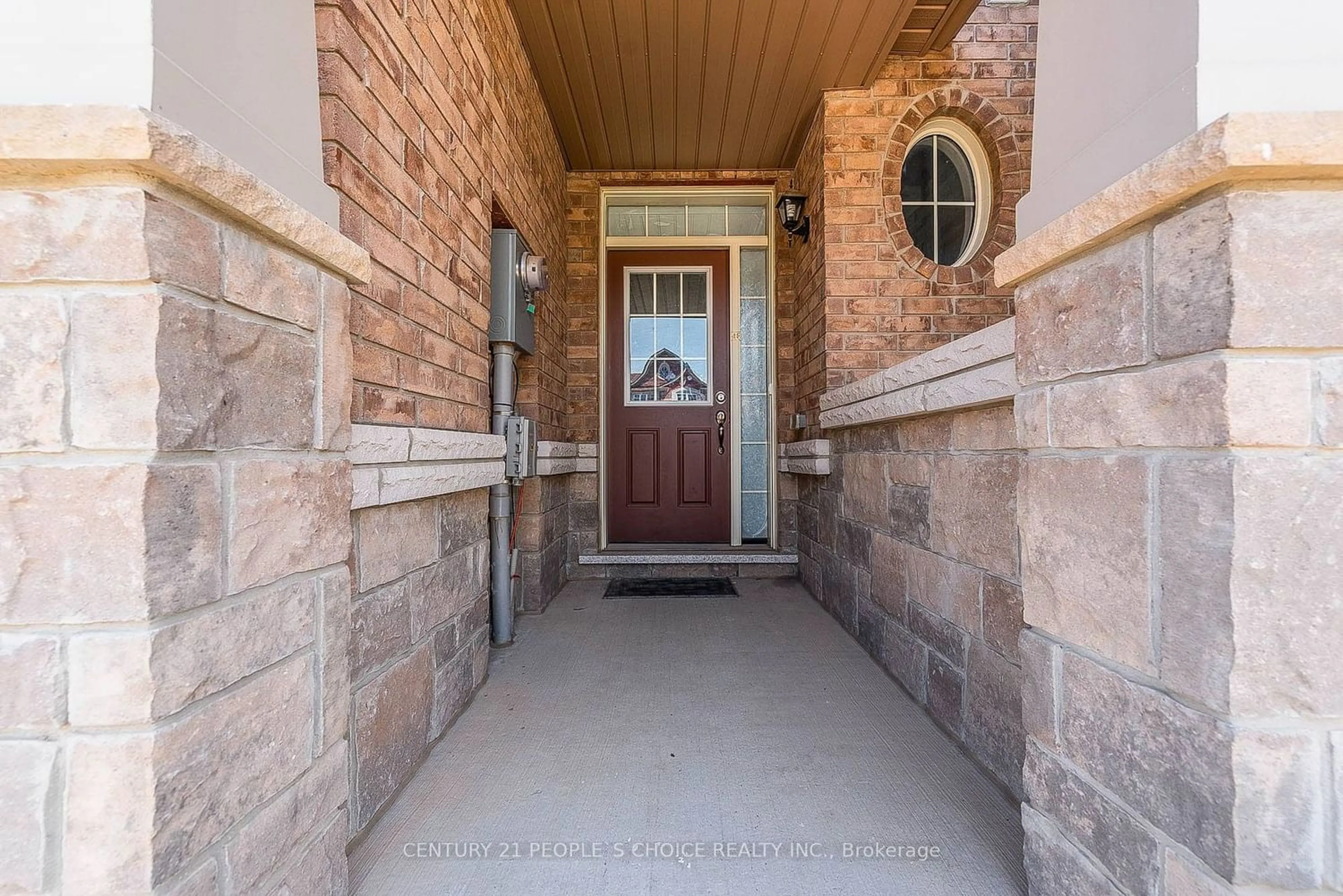 Indoor entryway for 39 Rangemore Rd, Brampton Ontario L7A 0B2