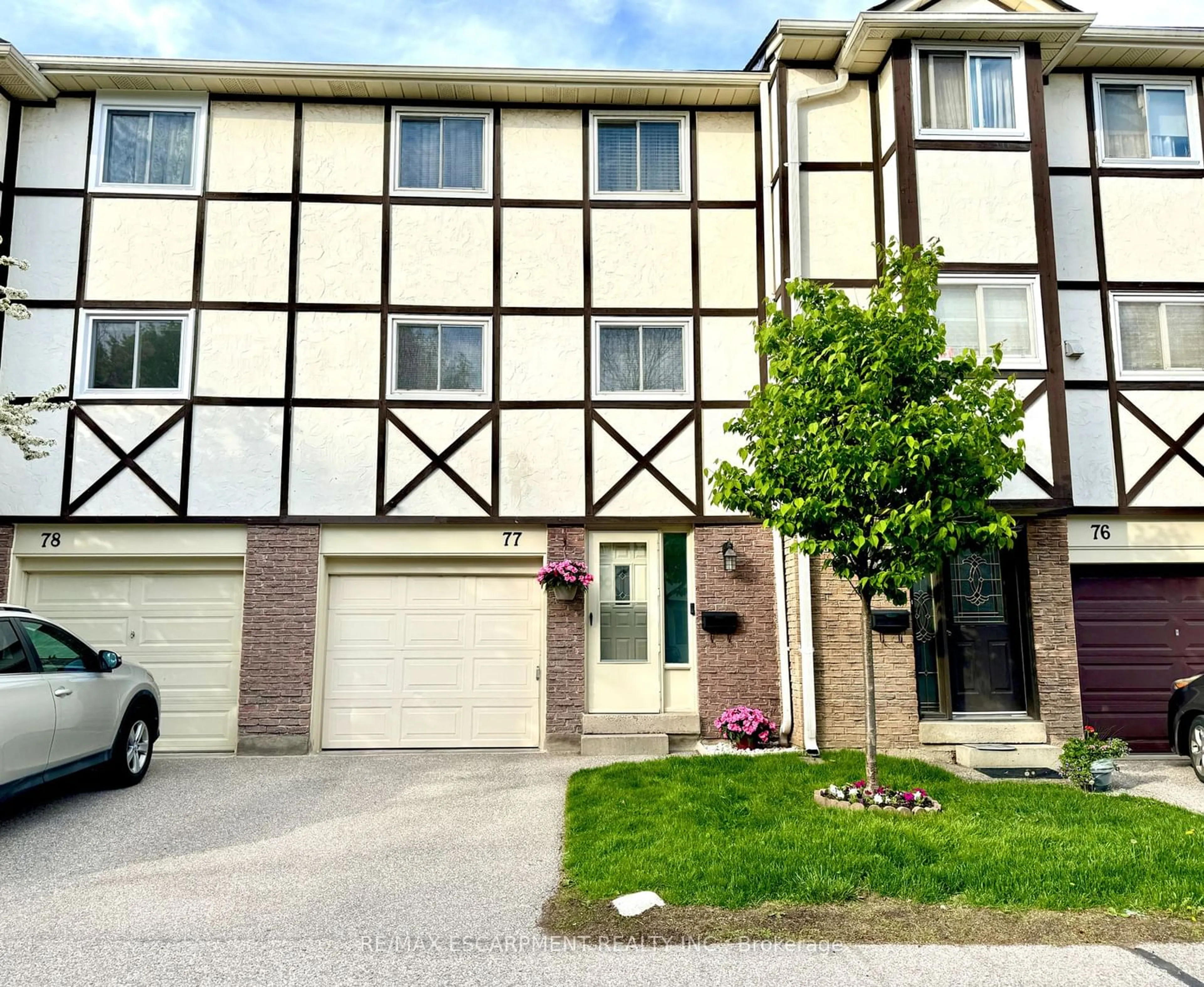 A pic from exterior of the house or condo for 1485 Gulleden Dr #77, Mississauga Ontario L4X 2T2