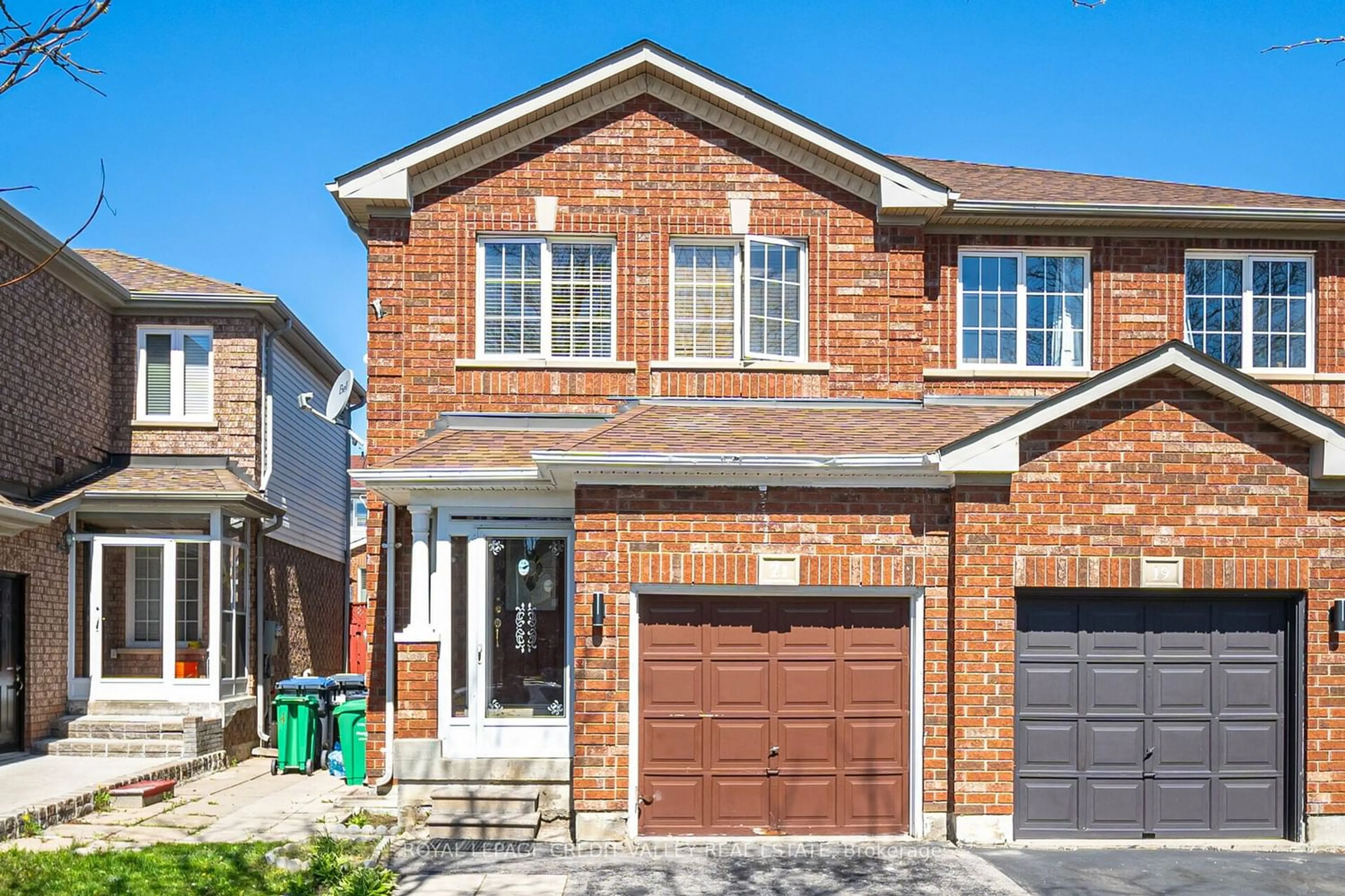 Home with brick exterior material for 21 Cordgrass Cres, Brampton Ontario L6R 2A2