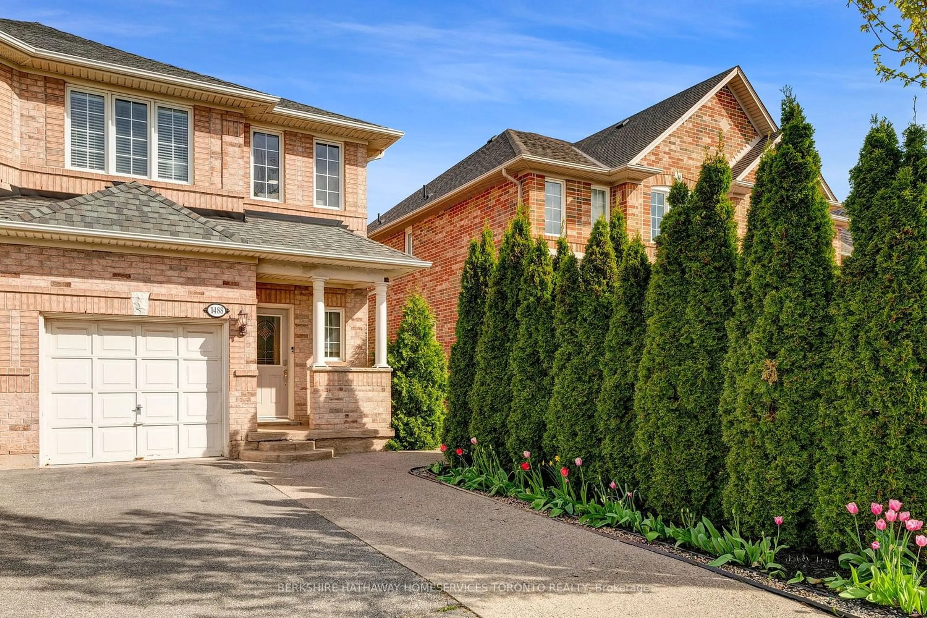 Home with brick exterior material for 1488 Warbler Rd, Oakville Ontario L6M 3Z7