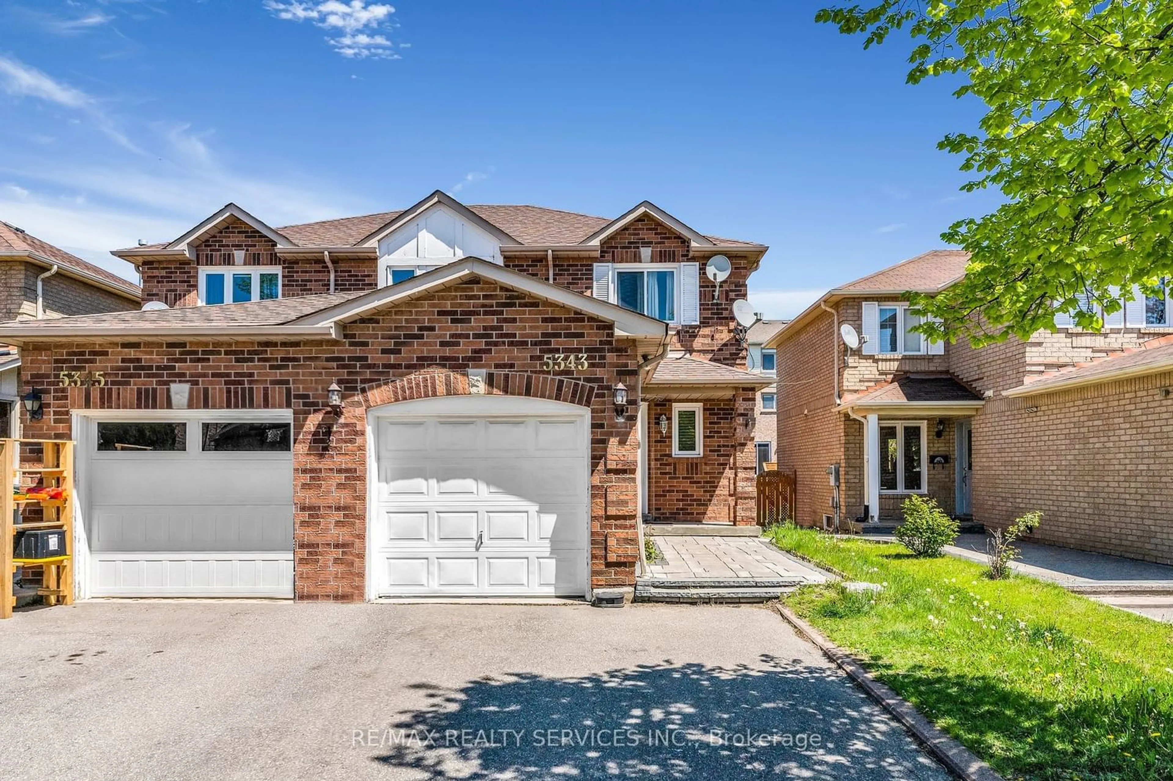 Home with brick exterior material for 5343 Bullrush Dr, Mississauga Ontario L5V 1Z2
