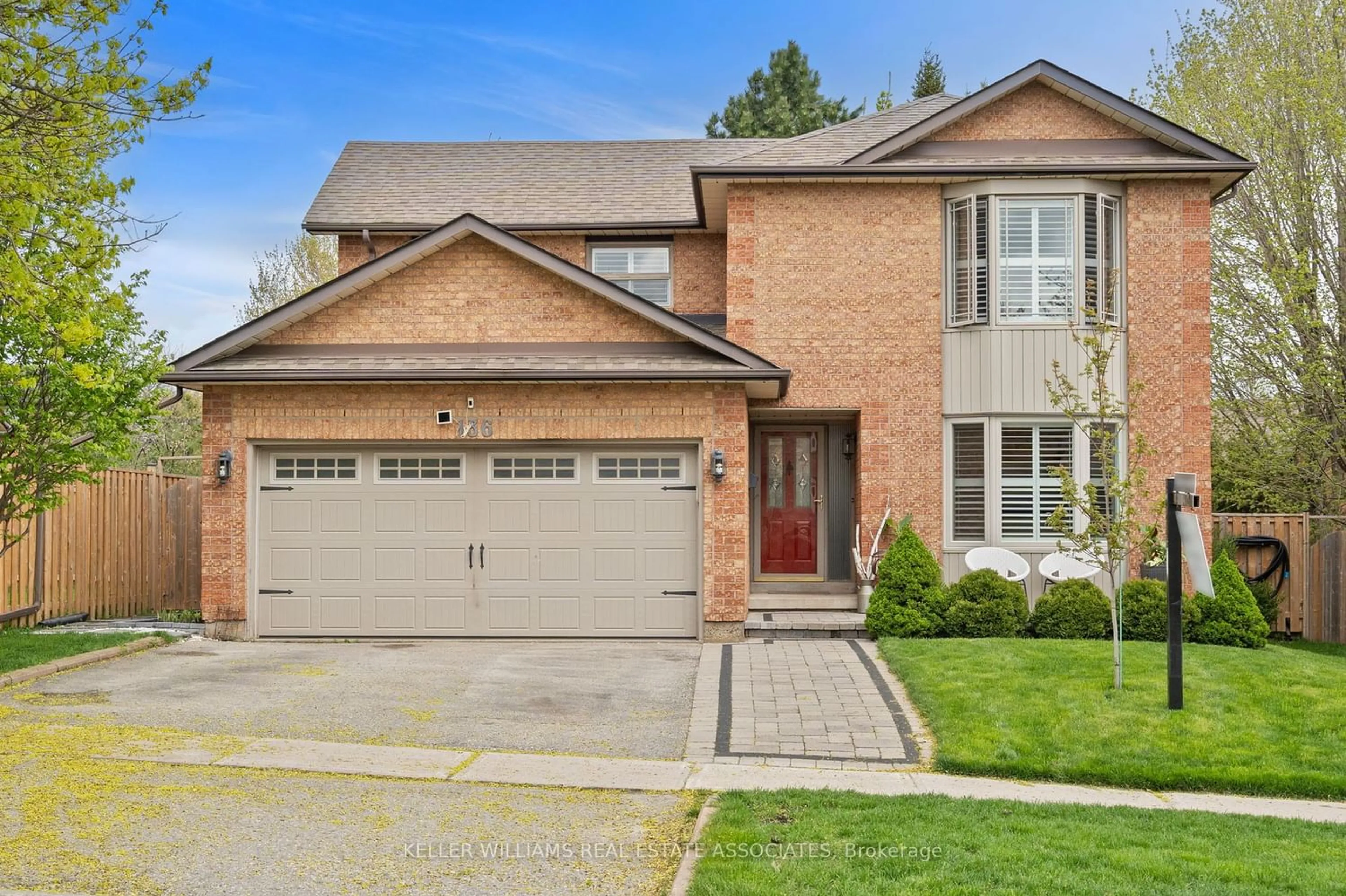 Home with brick exterior material for 136 Meadow Dr, Orangeville Ontario L9W 4J8