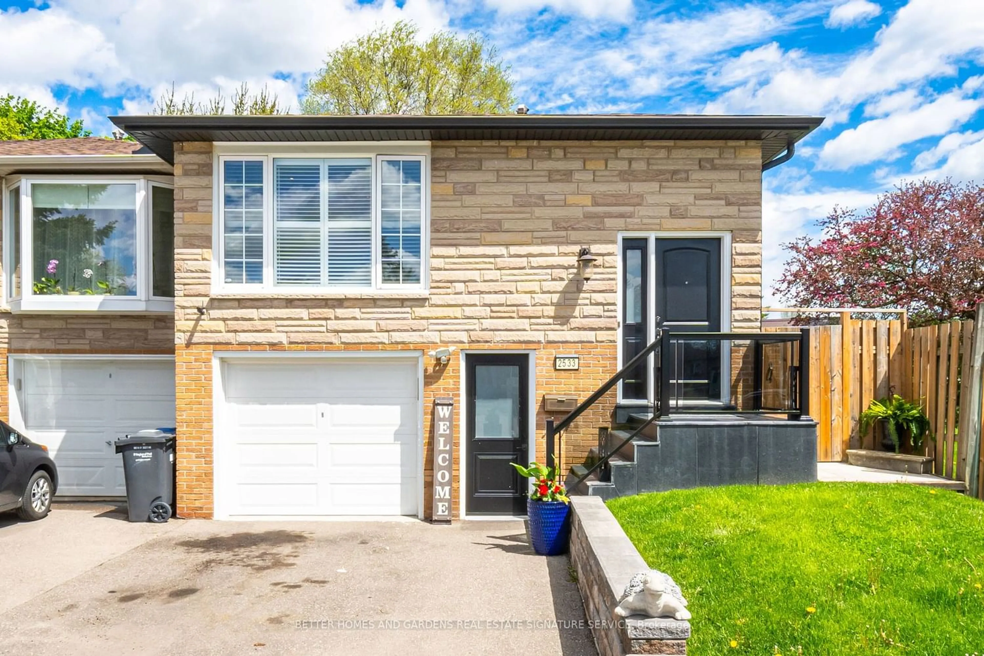 Frontside or backside of a home for 2533 Selord Crt, Mississauga Ontario L5J 1P7