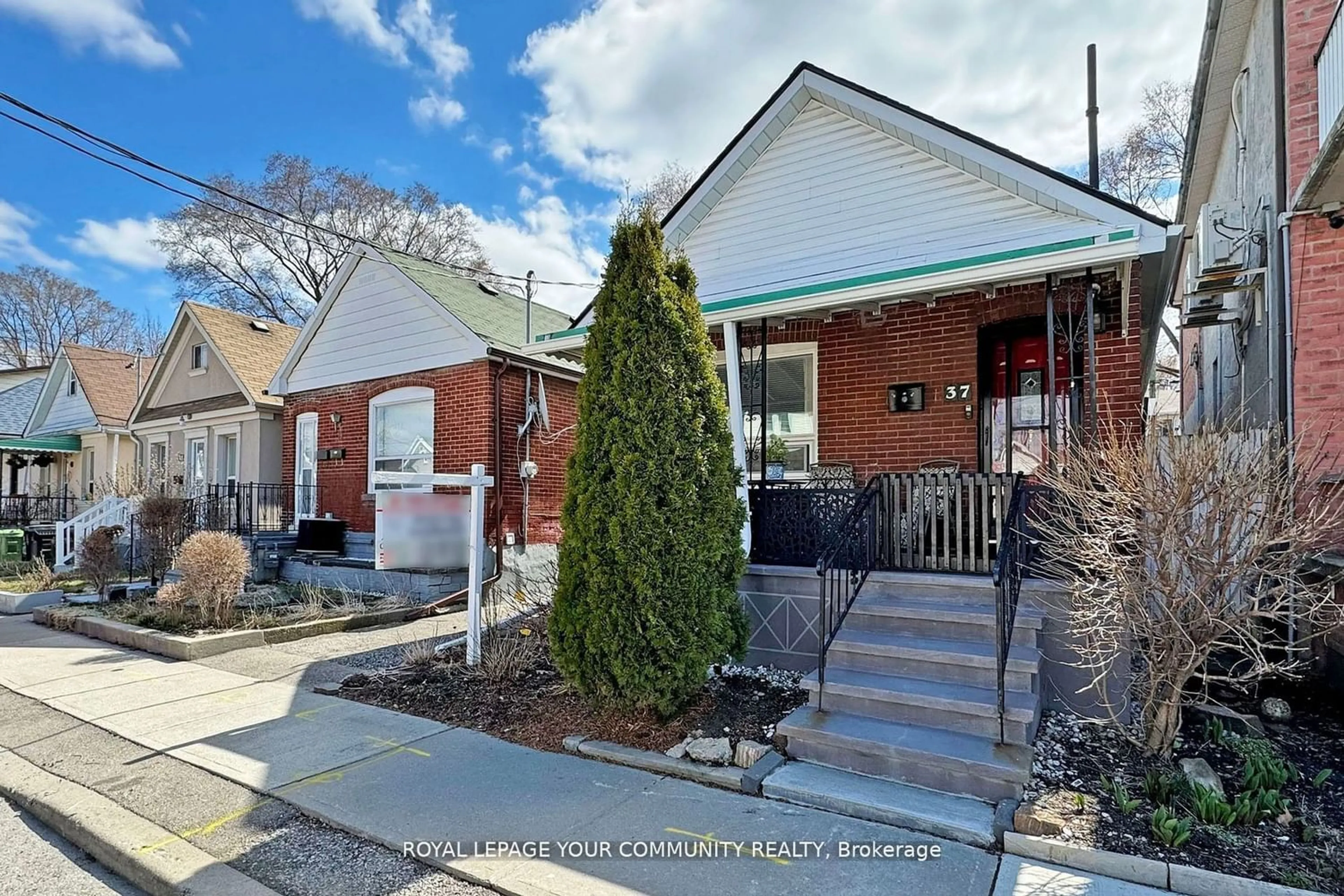 Frontside or backside of a home for 37 Nickle St, Toronto Ontario M6M 2H7