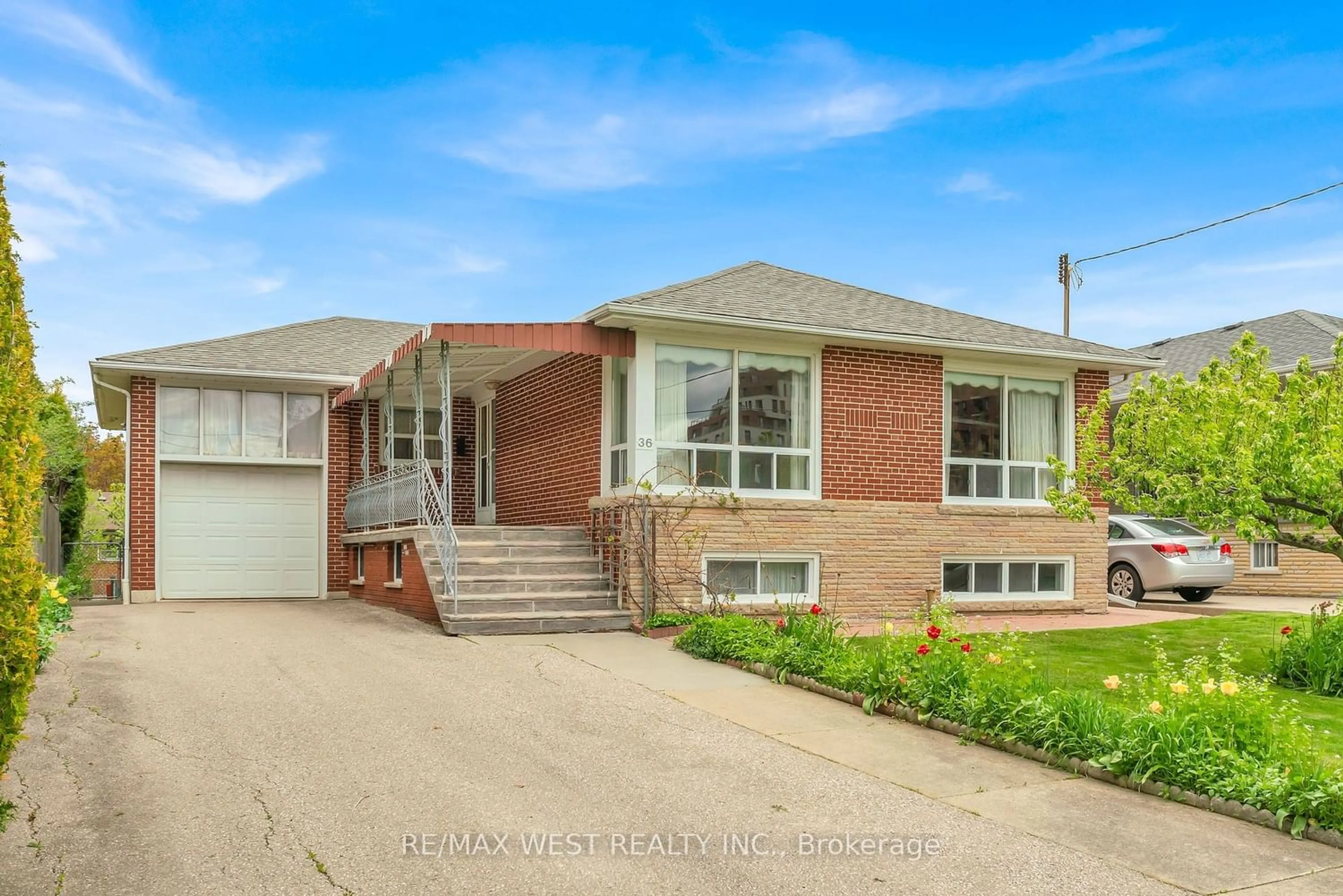 Frontside or backside of a home for 36 Diana Dr, Toronto Ontario M3M 2W4