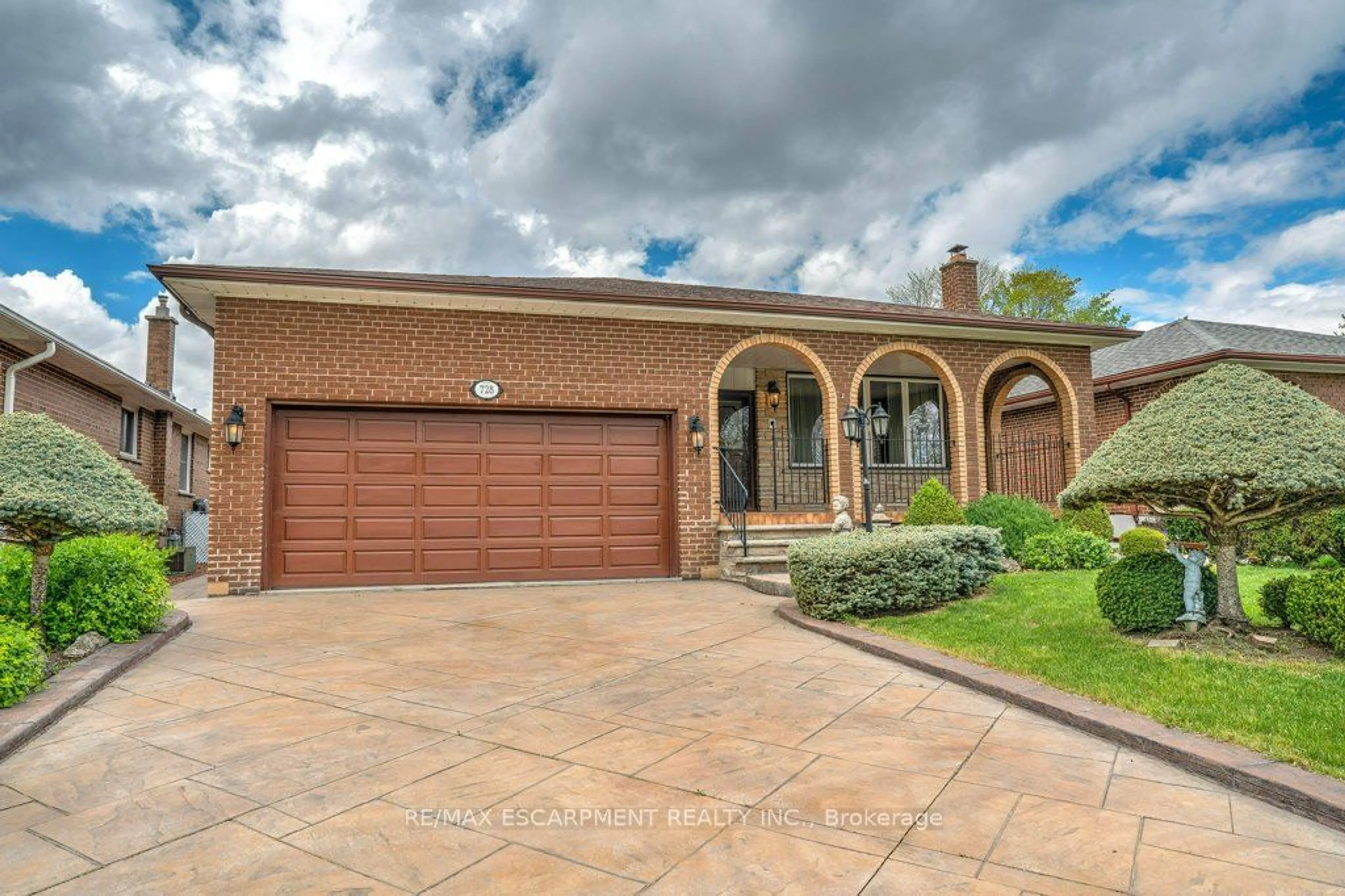 Home with brick exterior material for 728 Eversley Dr, Mississauga Ontario L5A 2C9