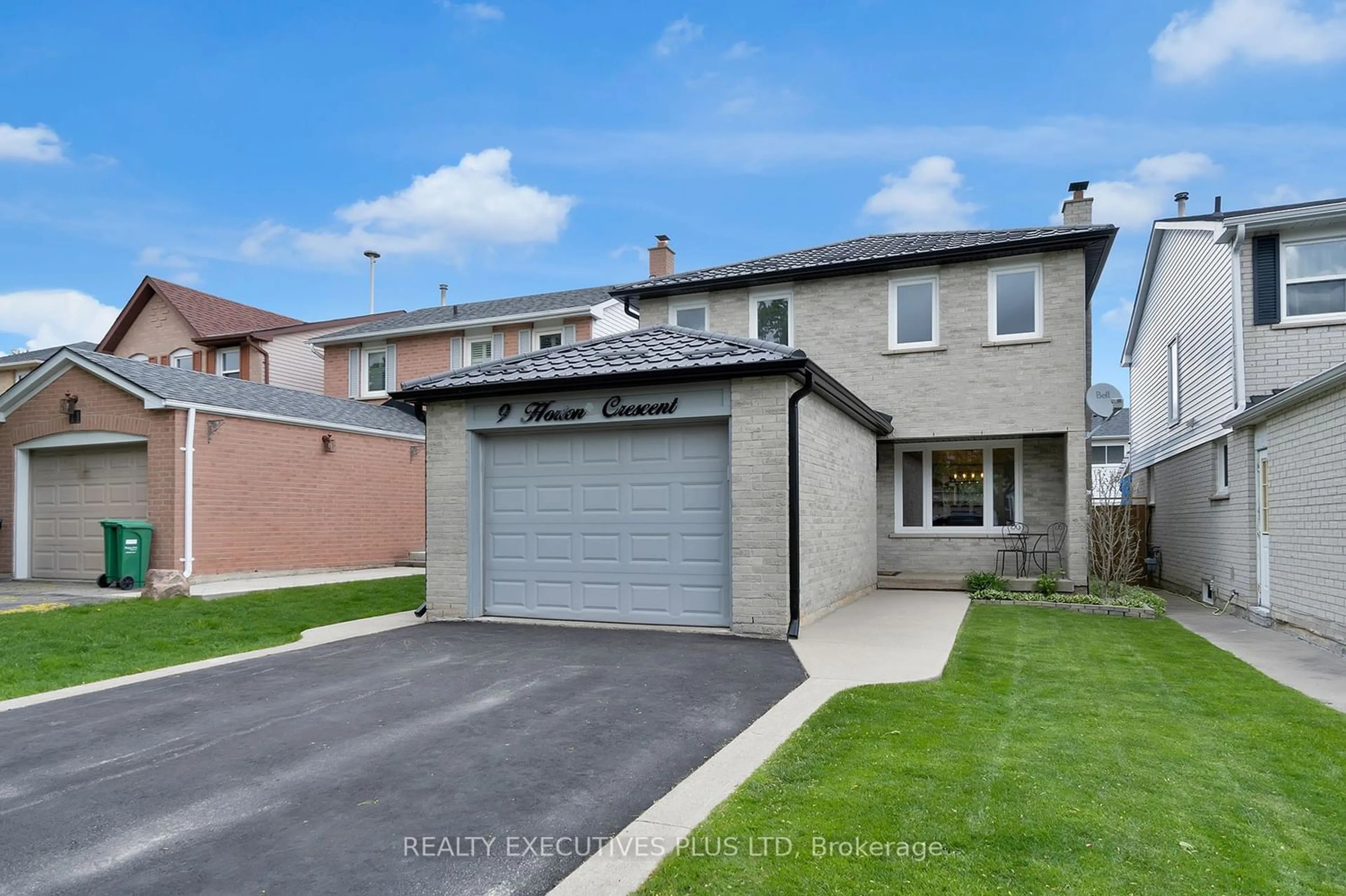 Frontside or backside of a home for 9 Horton Cres, Brampton Ontario L6S 5J3