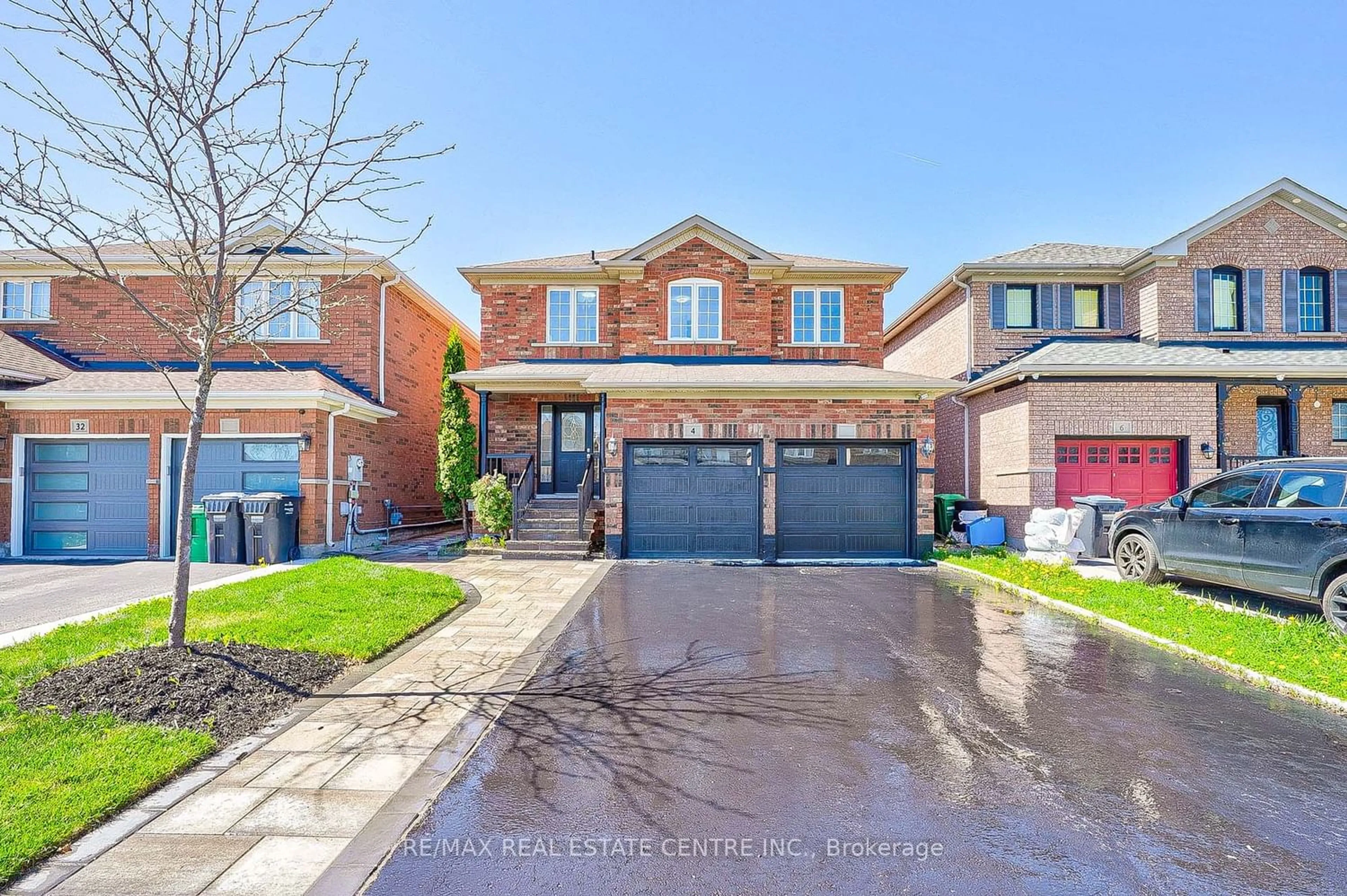Home with brick exterior material for 4 Hedgeline St, Brampton Ontario L7A 2Z4