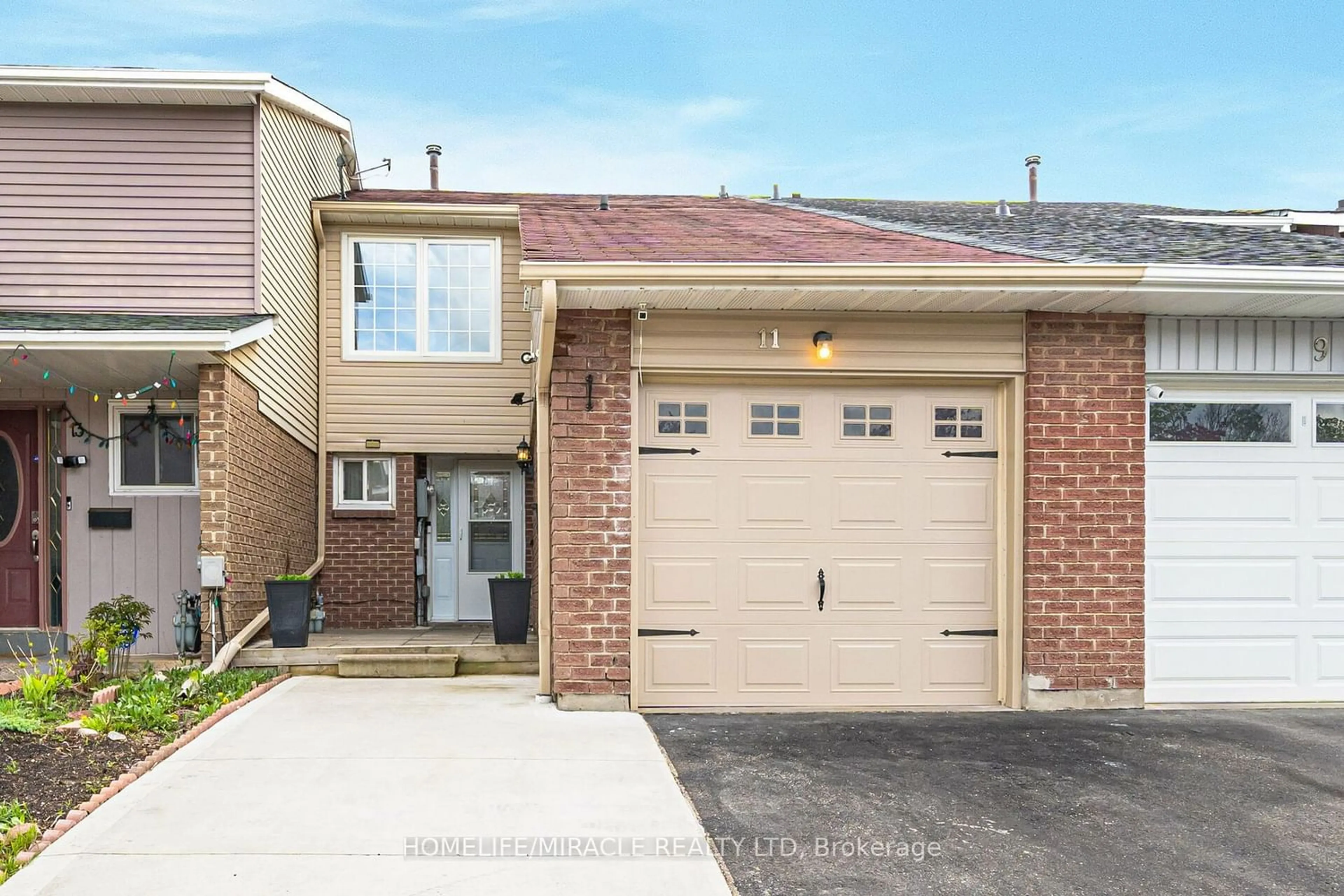 A pic from exterior of the house or condo for 11 Gilmore Dr, Brampton Ontario L6V 3K3