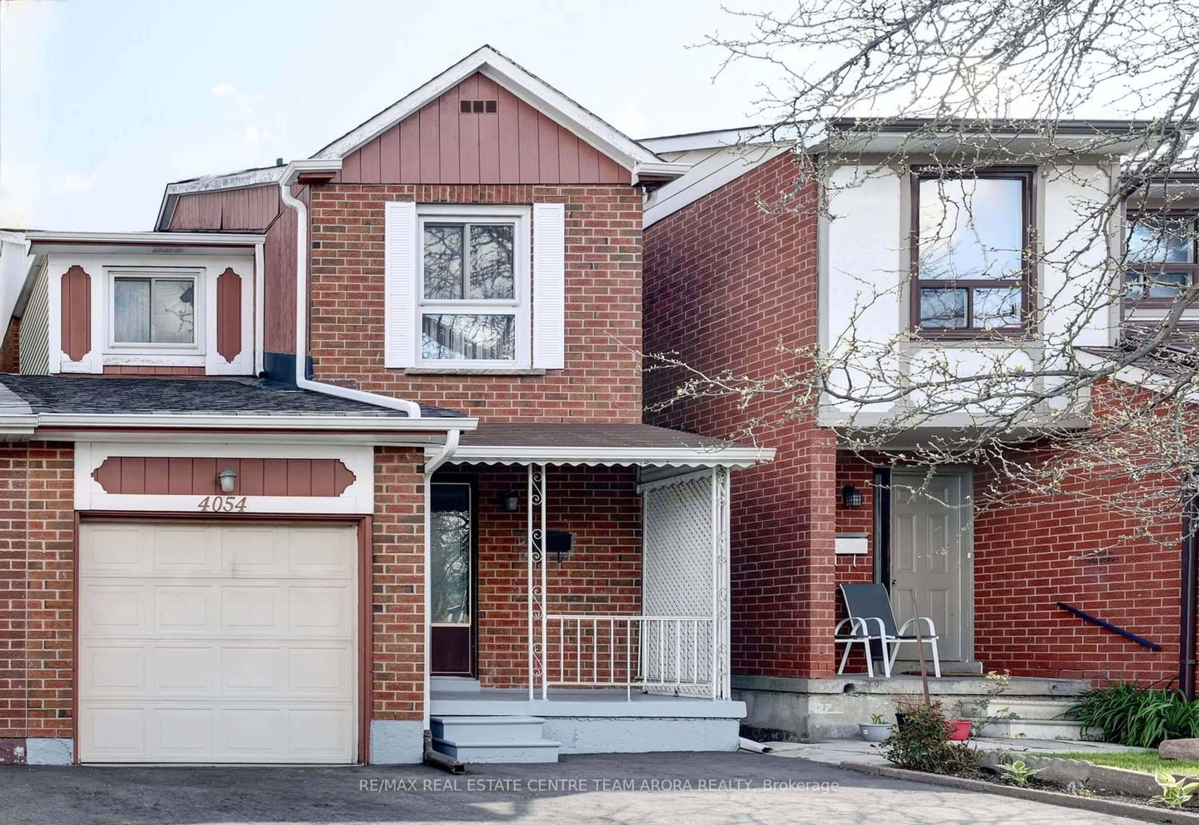Home with brick exterior material for 4054 Bishopstoke Lane, Mississauga Ontario L4Z 1J2