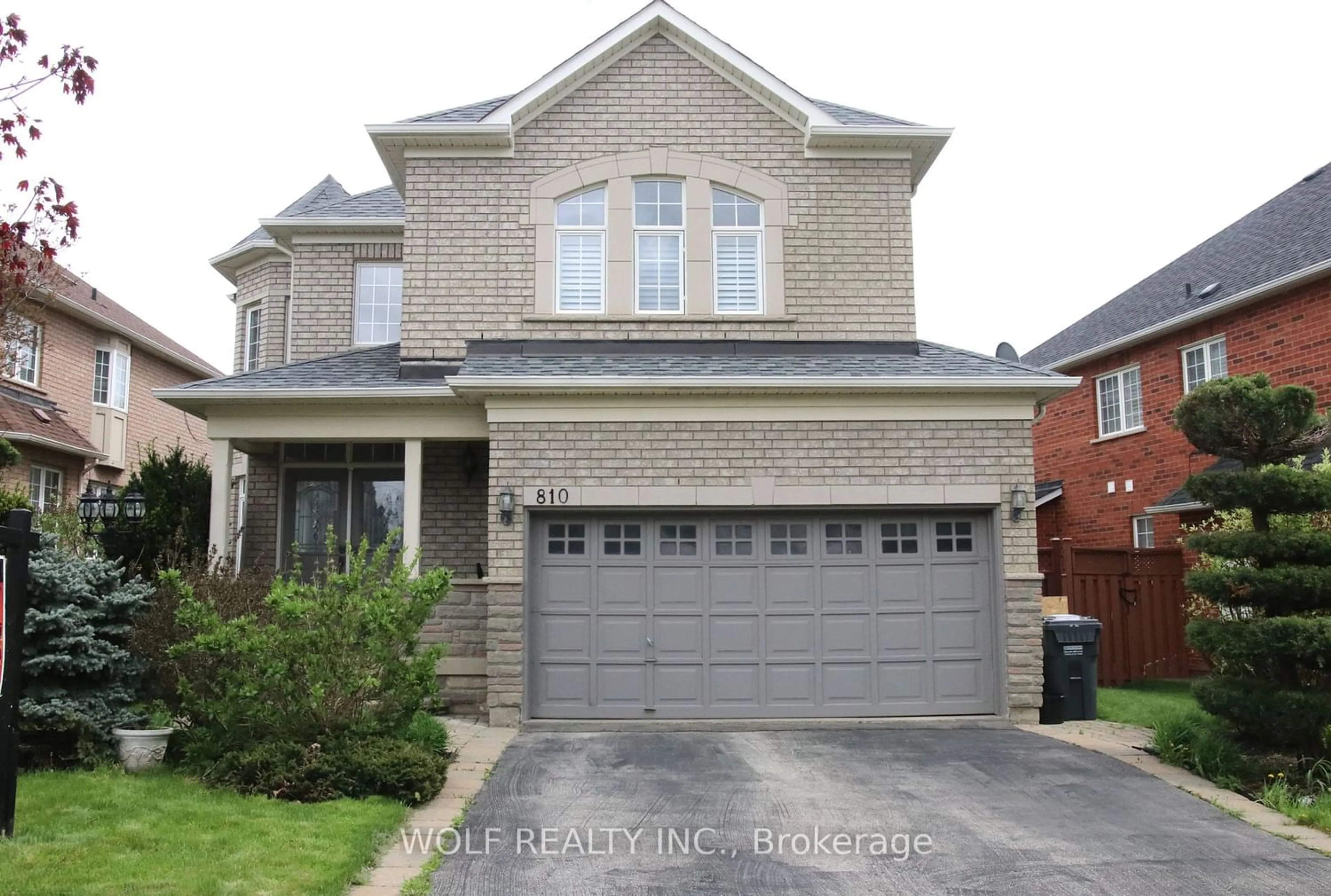 Home with brick exterior material for 810 Craig Carrier Crt, Mississauga Ontario L5W 1A6