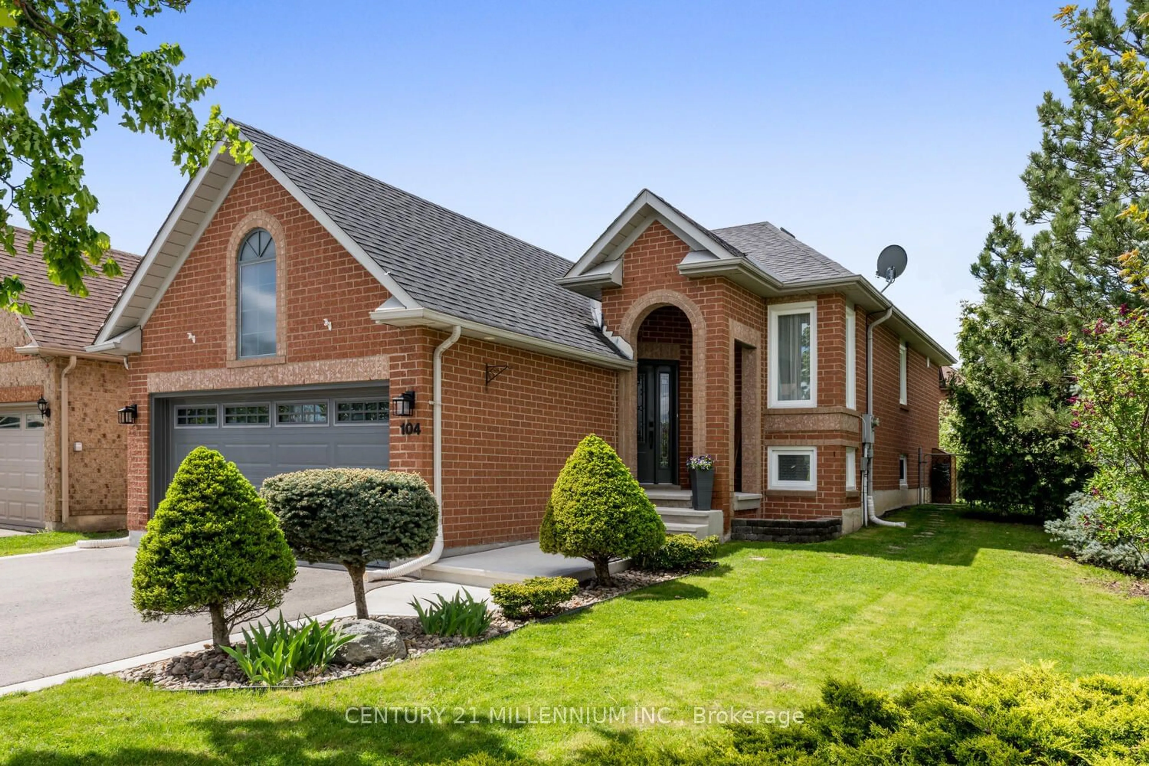 Home with brick exterior material for 104 Royal Orchard Dr, Brampton Ontario L6X 4L4