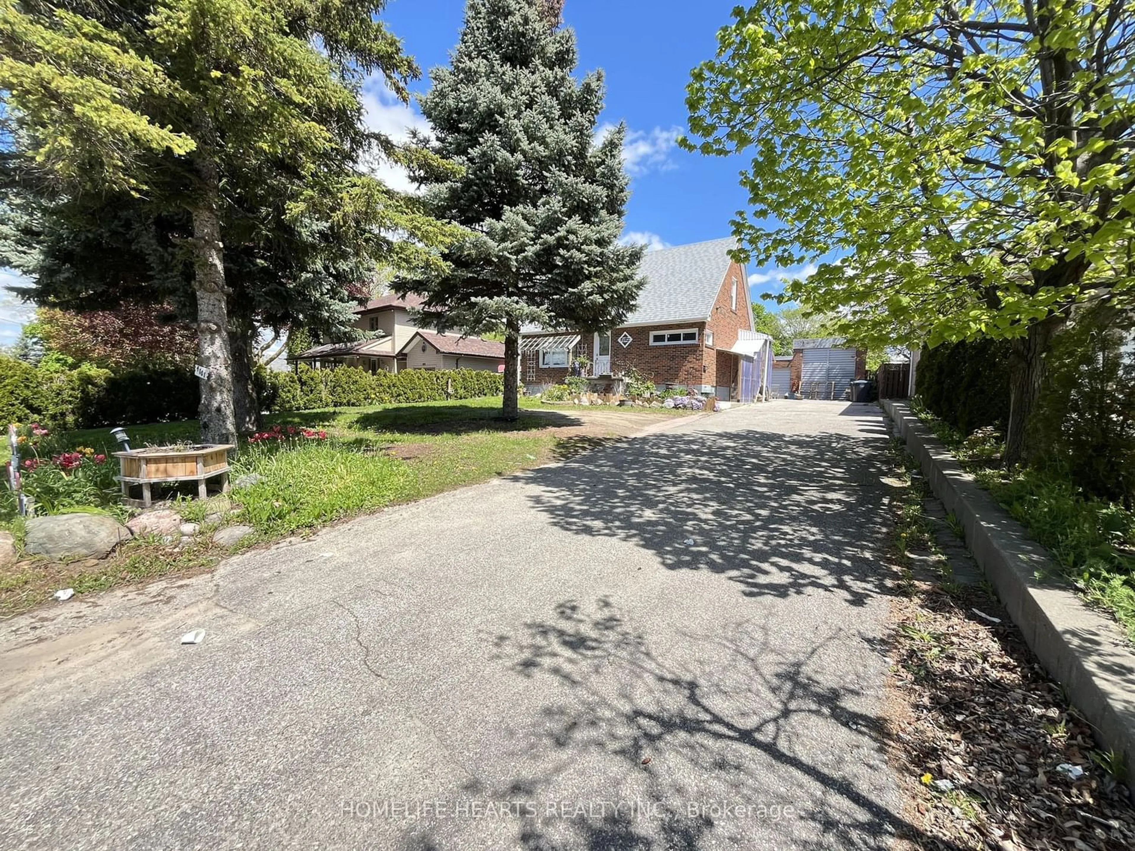 Fenced yard for 4101 Hickory Dr, Mississauga Ontario L4W 1L1