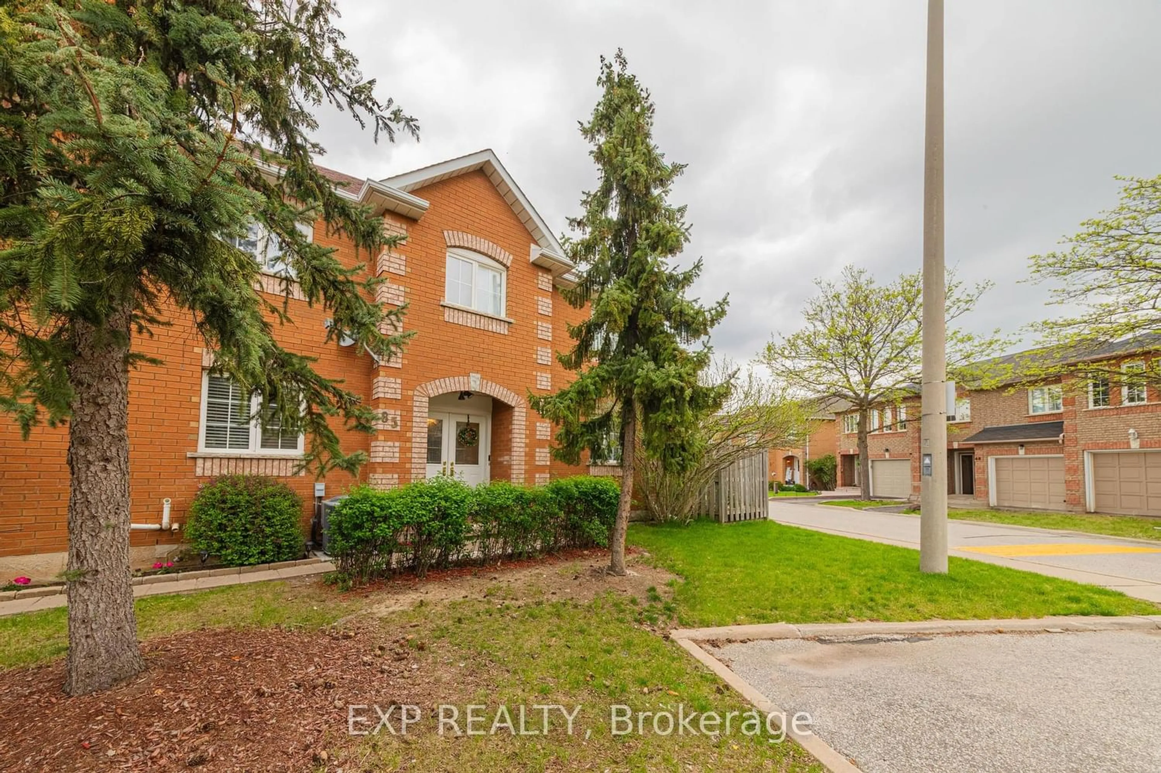 Standard kitchen for 100 Brickyard Way #85, Brampton Ontario L6V 4L9