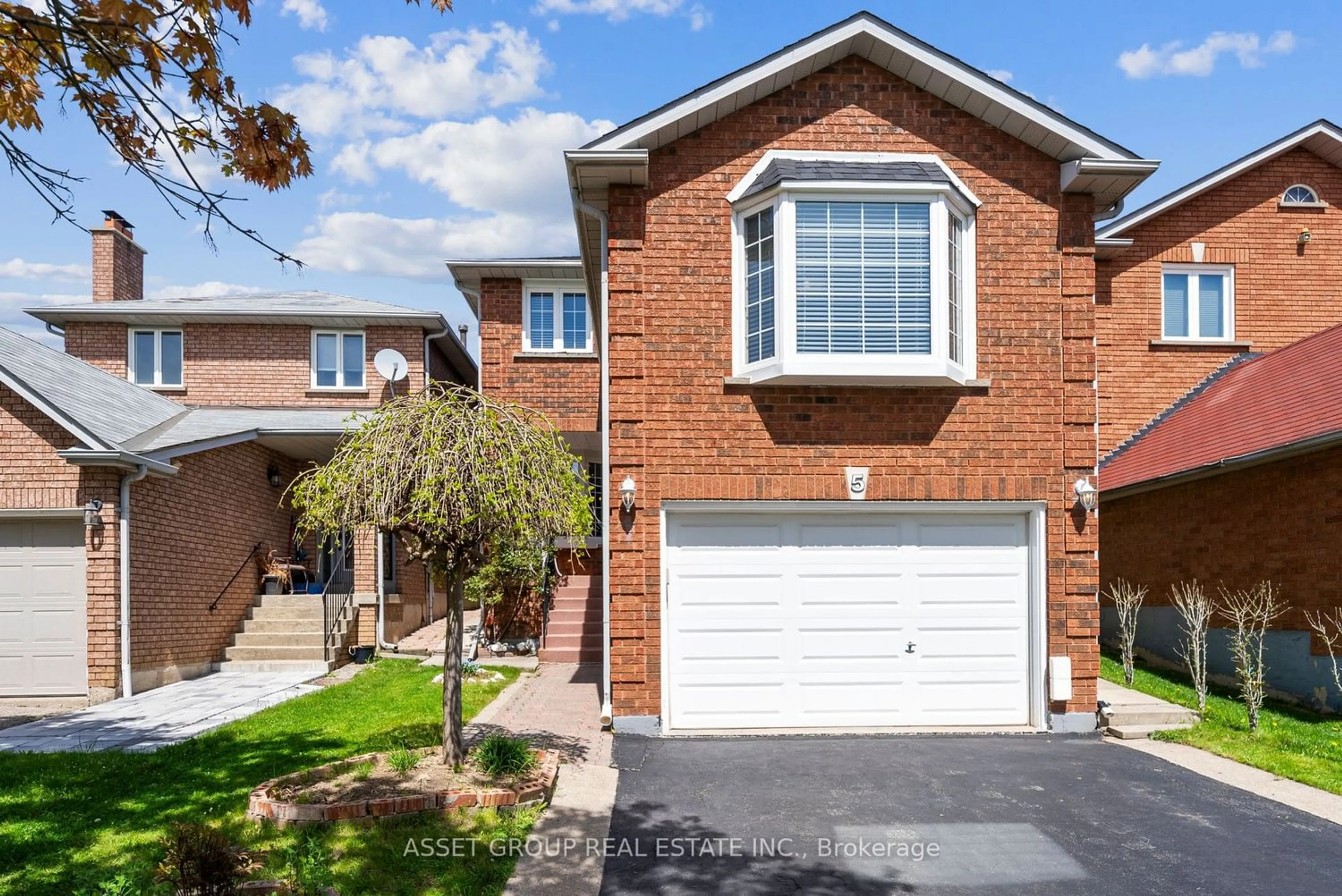 Home with brick exterior material for 5 Cranberry Cres, Brampton Ontario L6Y 4P6