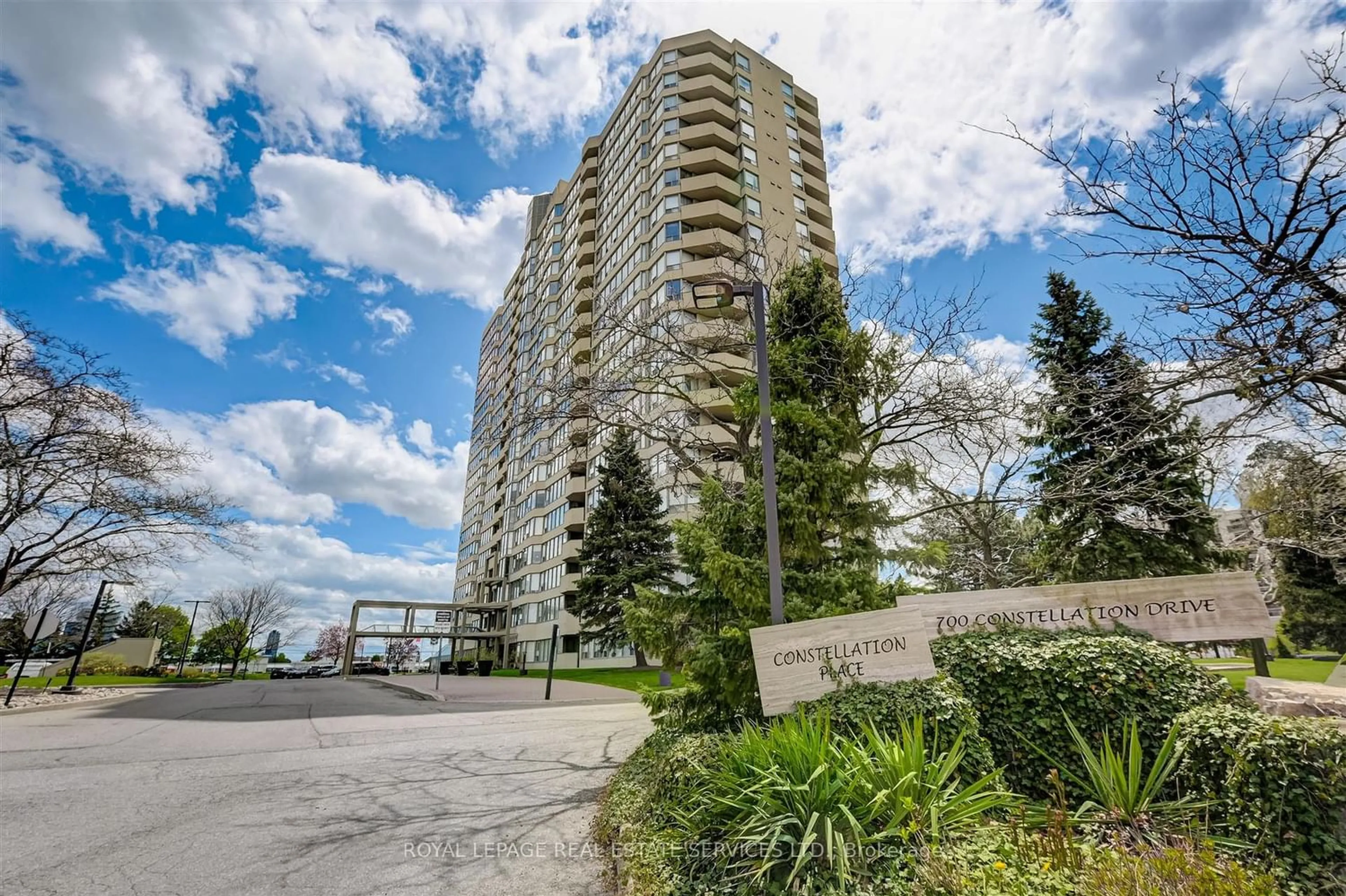 A pic from exterior of the house or condo for 700 Constellation Dr #1105, Mississauga Ontario L5R 3G8