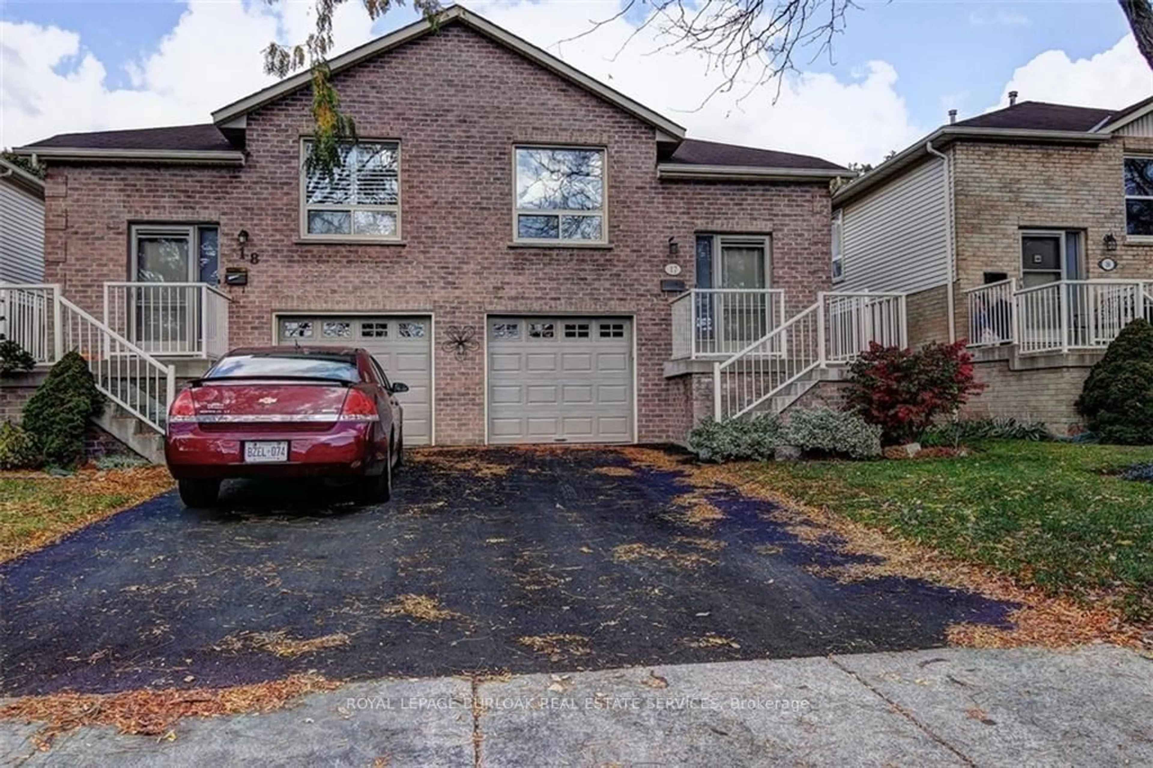 A pic from exterior of the house or condo for 3455 Caplan Cres #17, Burlington Ontario L7N 2P9