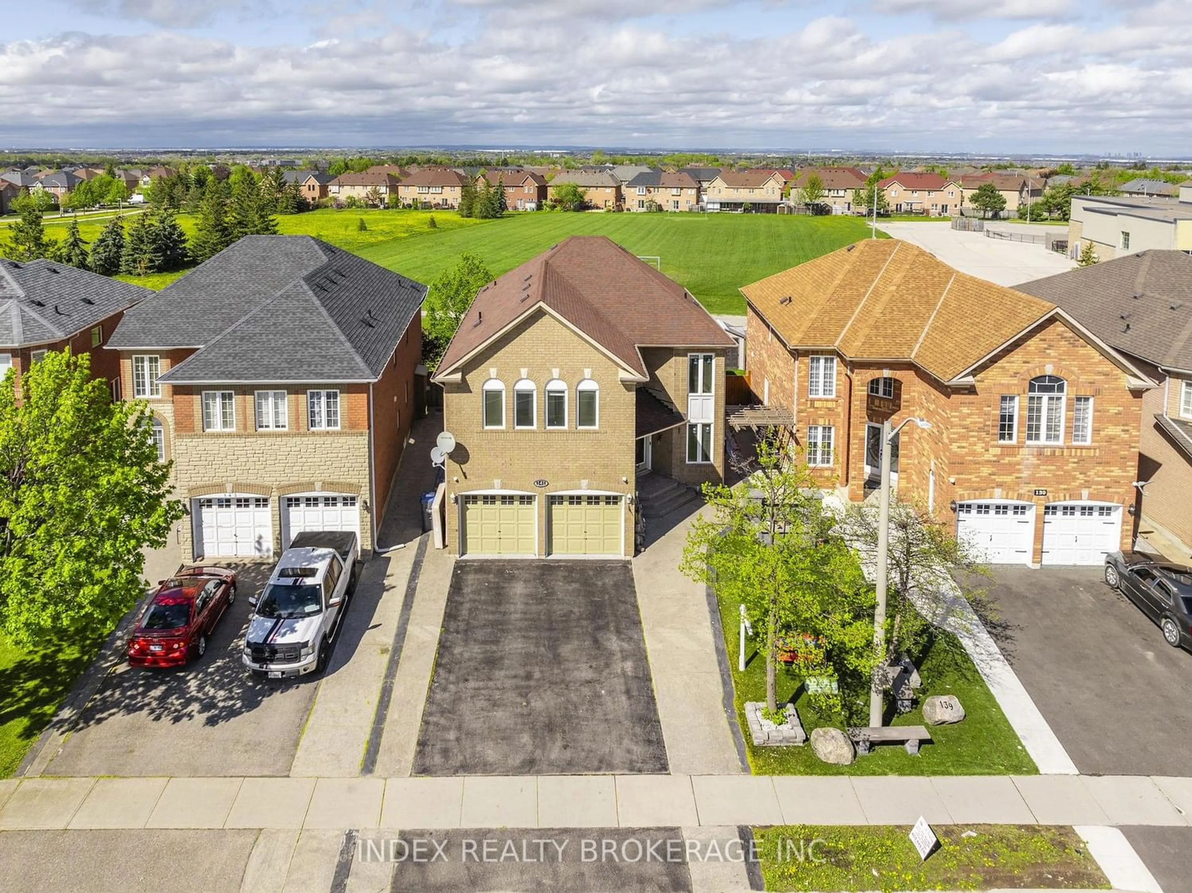 Frontside or backside of a home for 141 Sunny Meadow Blvd, Brampton Ontario L6R 2H8