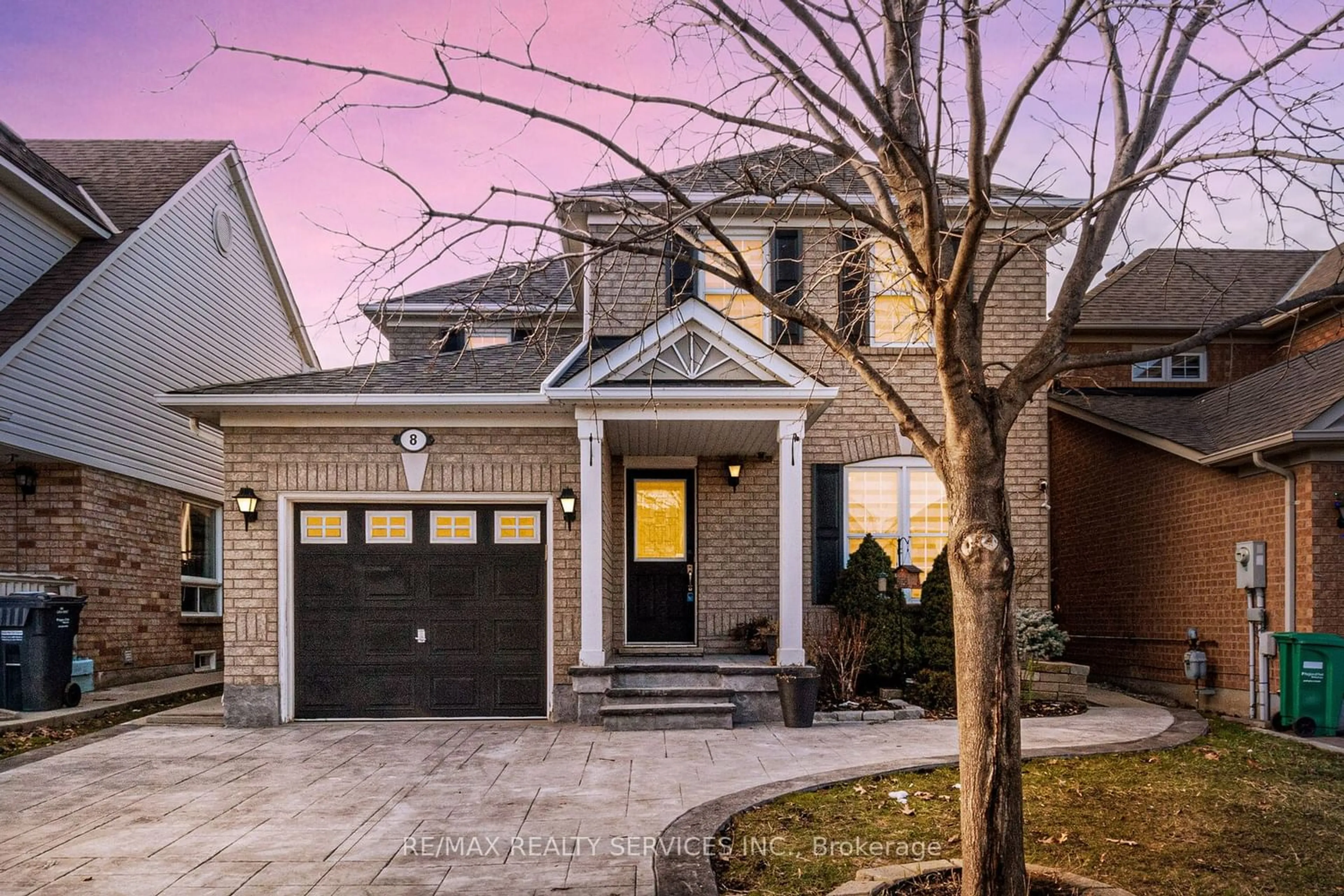 Home with brick exterior material for 8 Sugarhill Dr, Brampton Ontario L7A 3L8